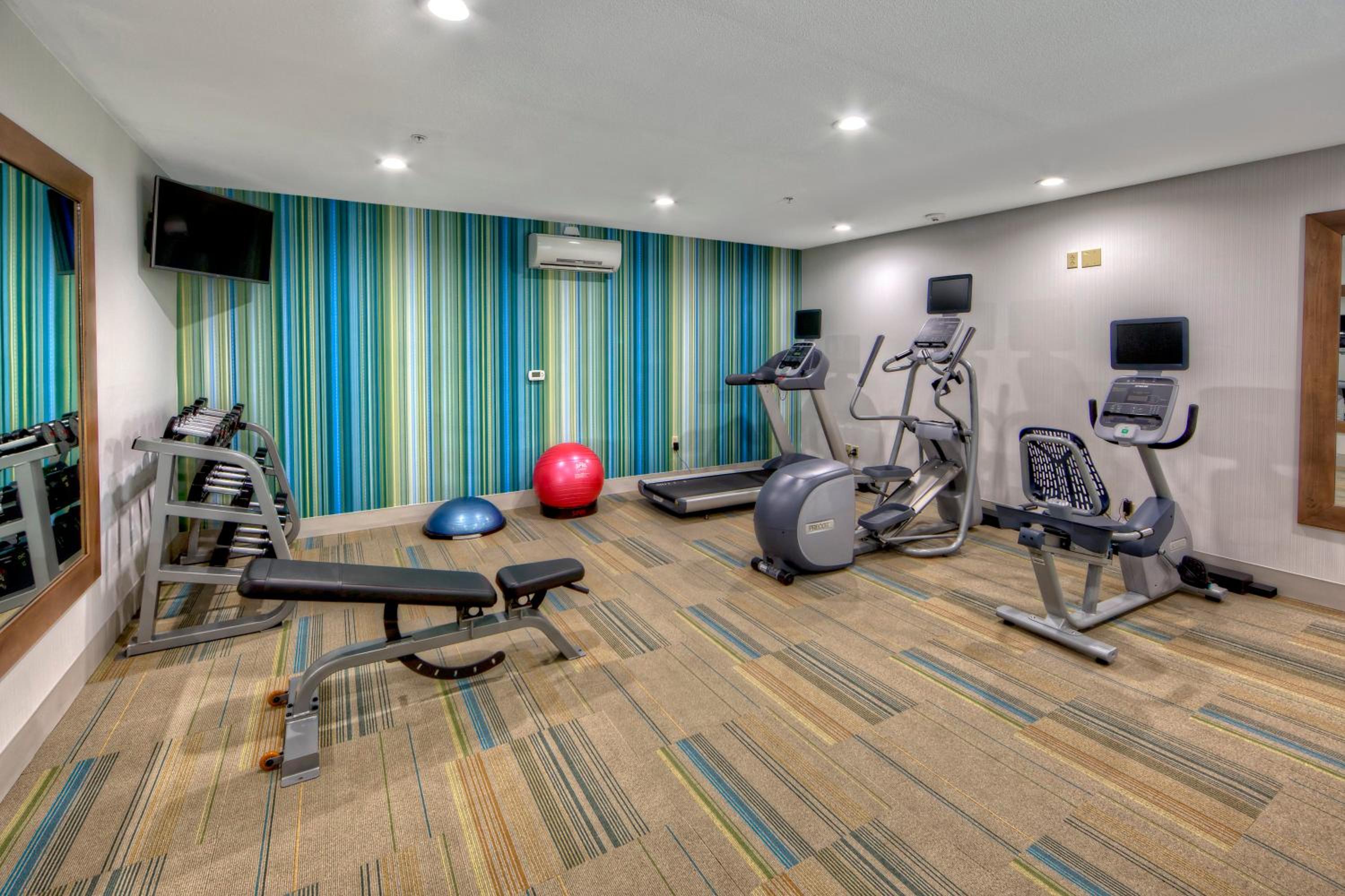 Crossville Vacations - Holiday Inn Express  Suites Crossville, an IHG Hotel - Property Image 12