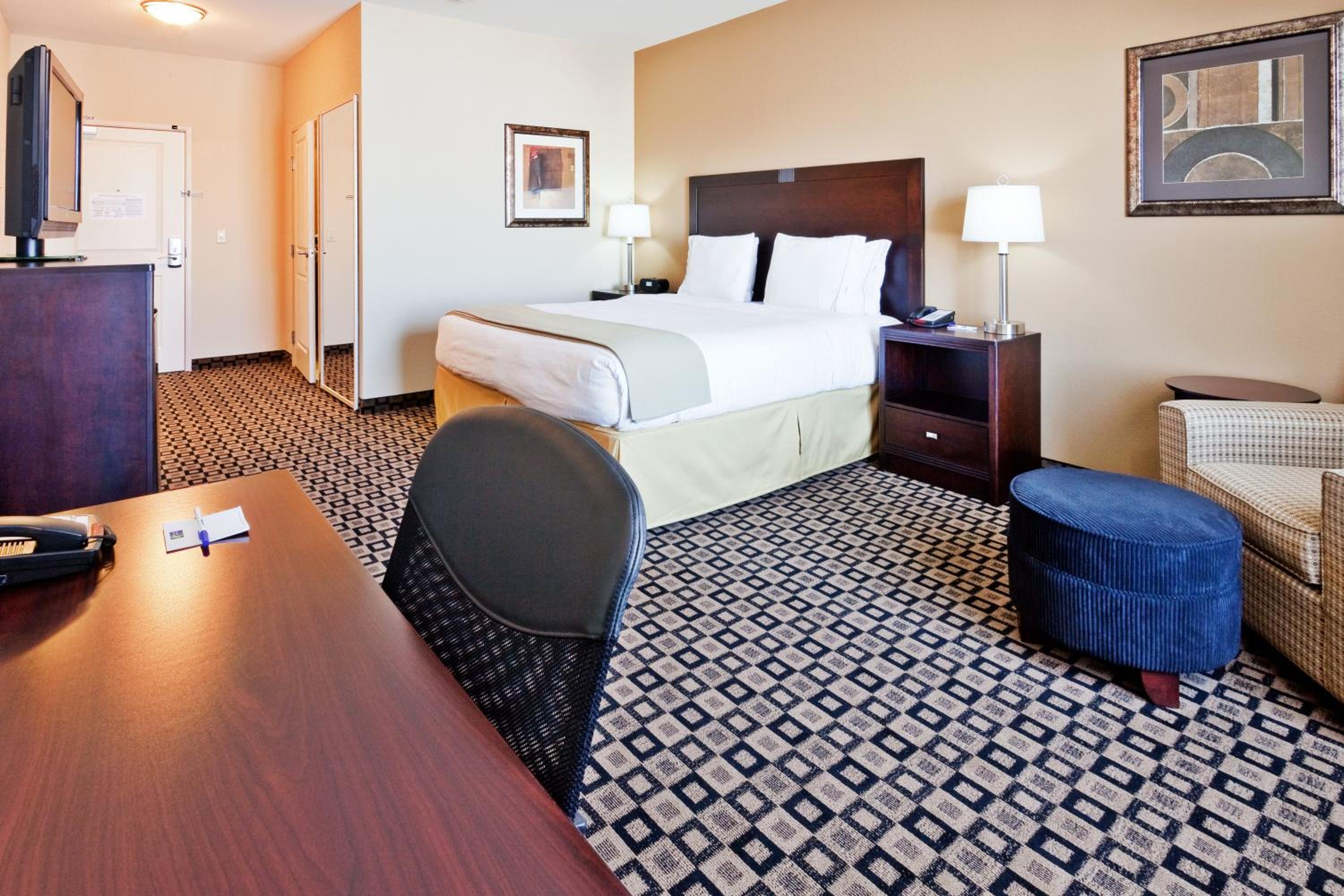 Clovis Vacations - Holiday Inn Express  Suites Clovis, an IHG Hotel - Property Image 38