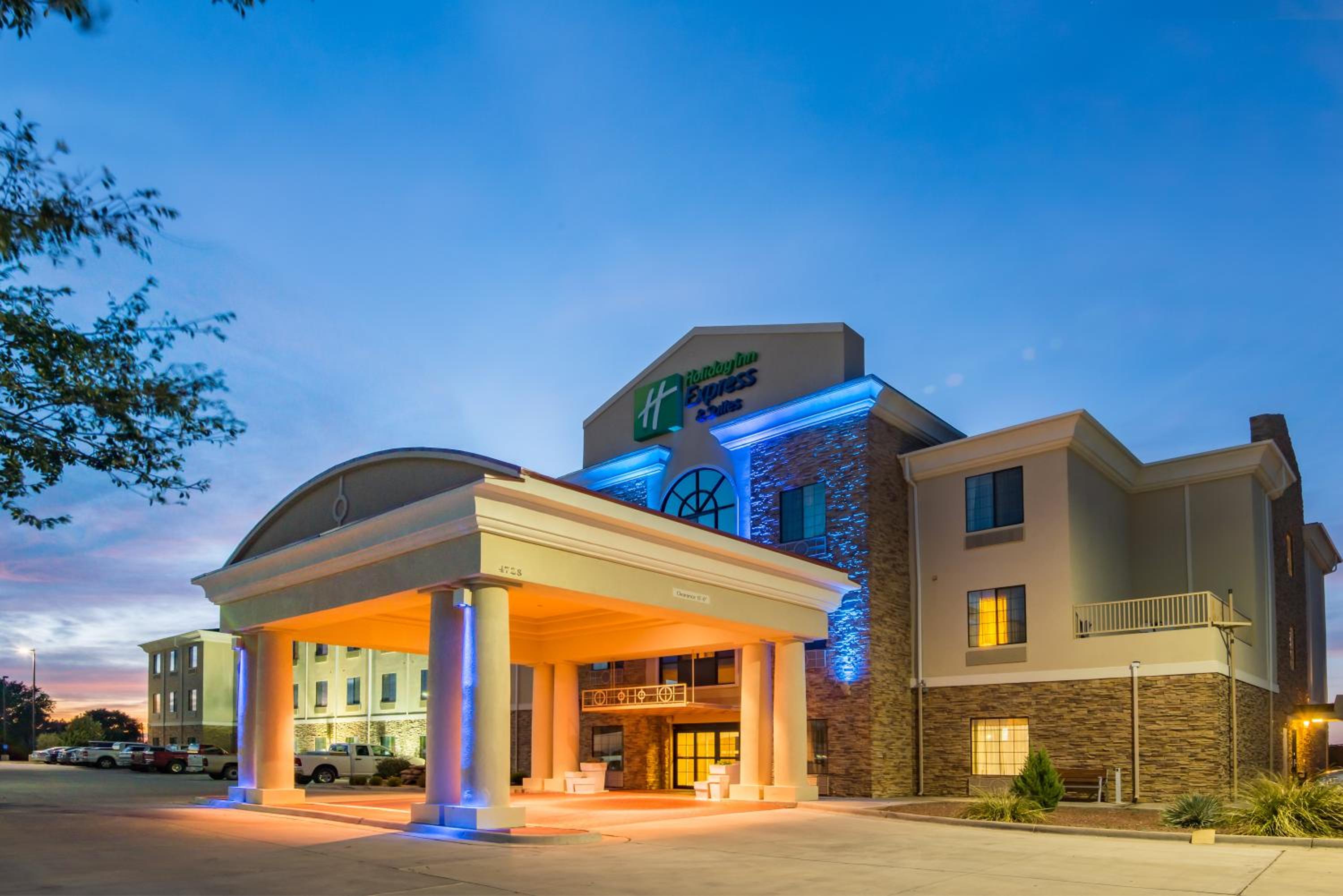 Clovis Vacations - Holiday Inn Express  Suites Clovis, an IHG Hotel - Property Image 15