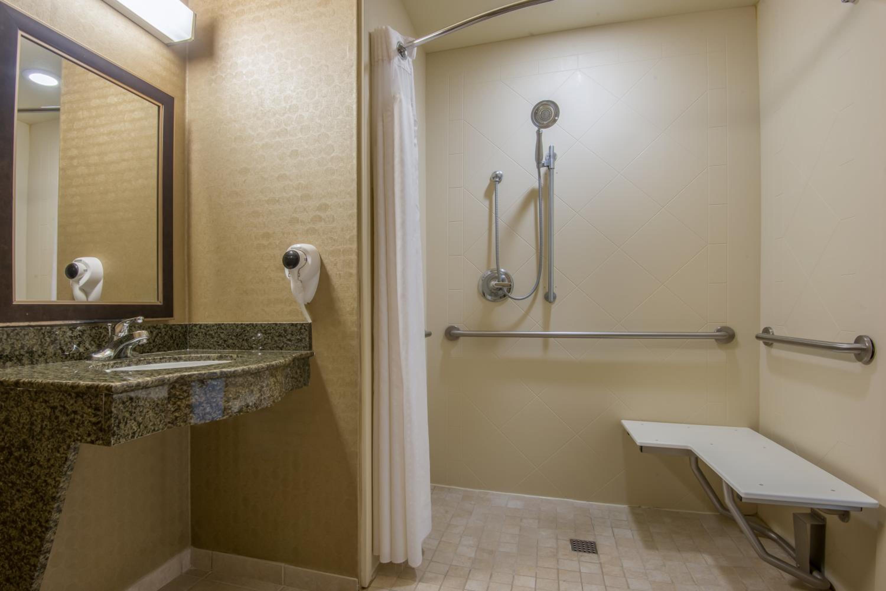 Clovis Vacations - Holiday Inn Express  Suites Clovis, an IHG Hotel - Property Image 2