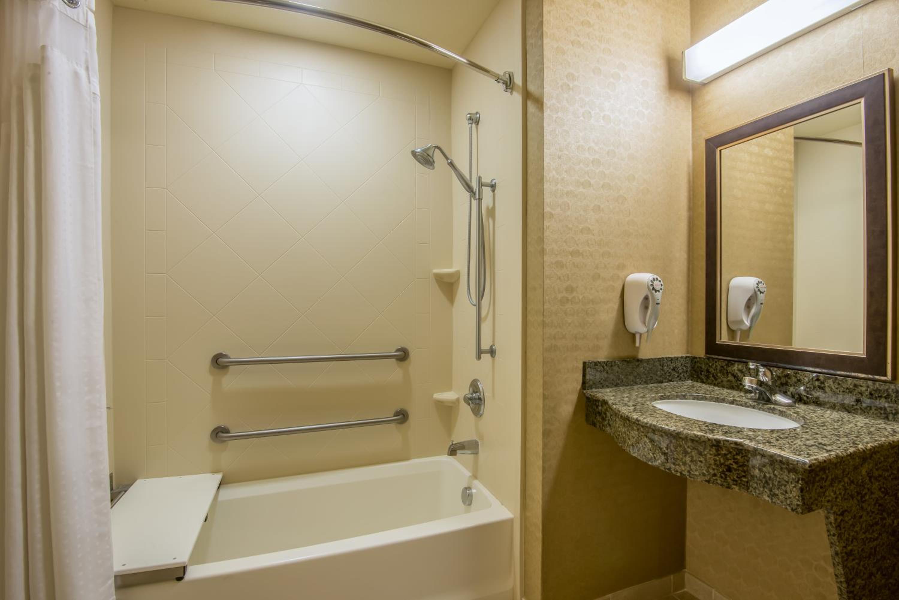 Clovis Vacations - Holiday Inn Express  Suites Clovis, an IHG Hotel - Property Image 8