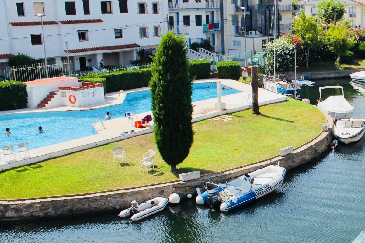 PORT SOTAVENT 2C - Apartamento en la Marina de Empuriabrava - piscina comunitaria, - parking - vistas al canal - cerca centro y playa view 5