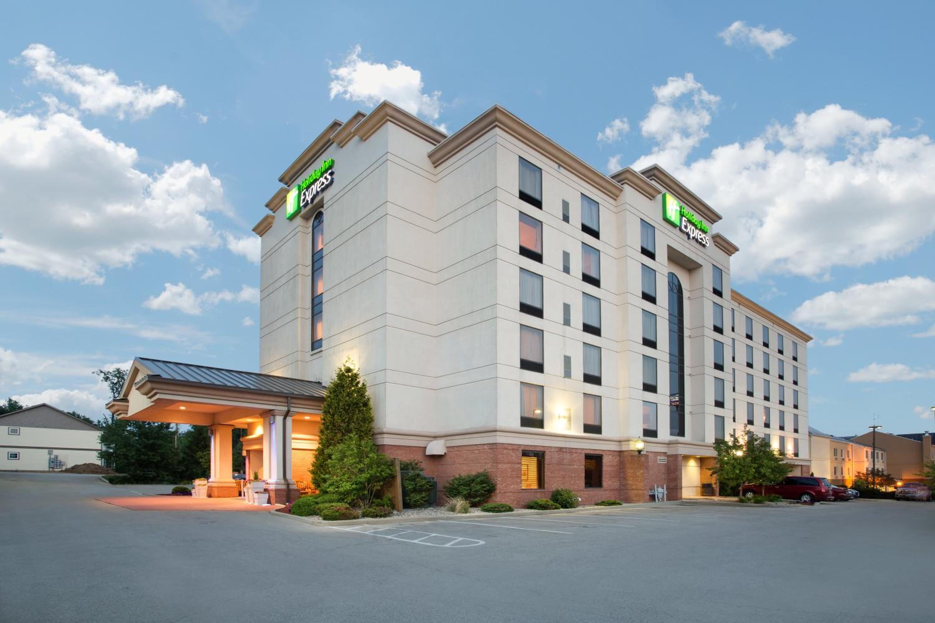 Bloomington Vacations - Holiday Inn Express  Suites Bloomington, an IHG Hotel - Property Image 1
