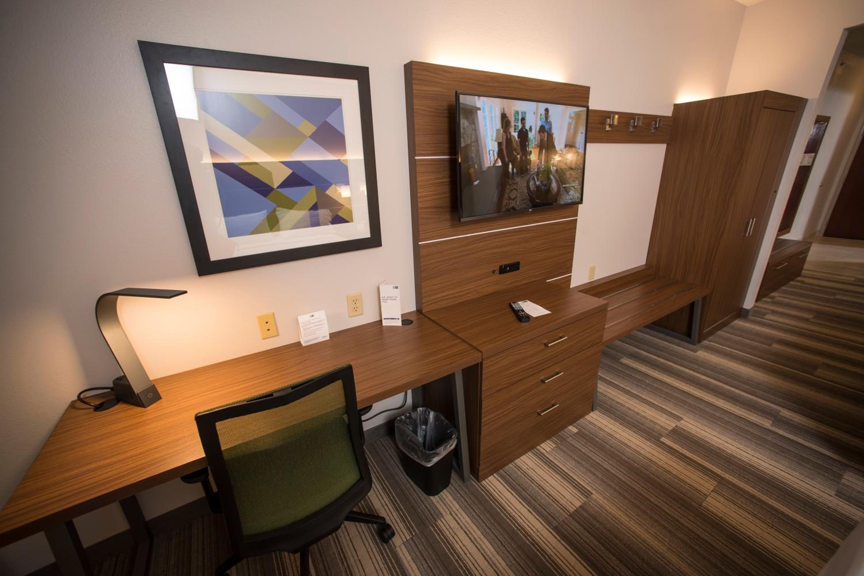 Lexington Vacations - Holiday Inn Express Hotel  Suites Lexington-Downtown University, an IHG Hotel - Property Image 7