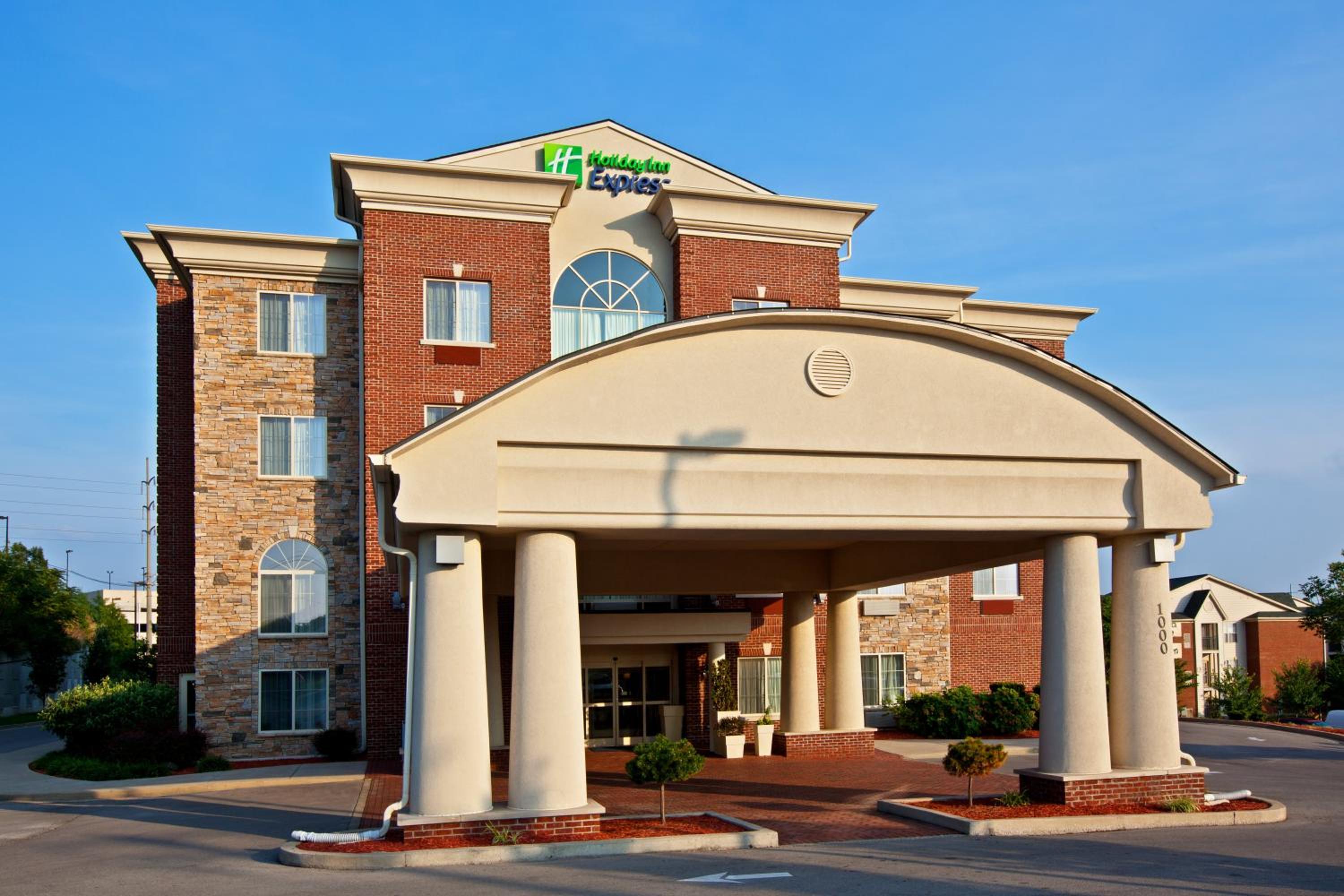 Richmond Vacations - Holiday Inn Express Hotel  Suites Lexington-Downtown University, an IHG Hotel - Property Image 1