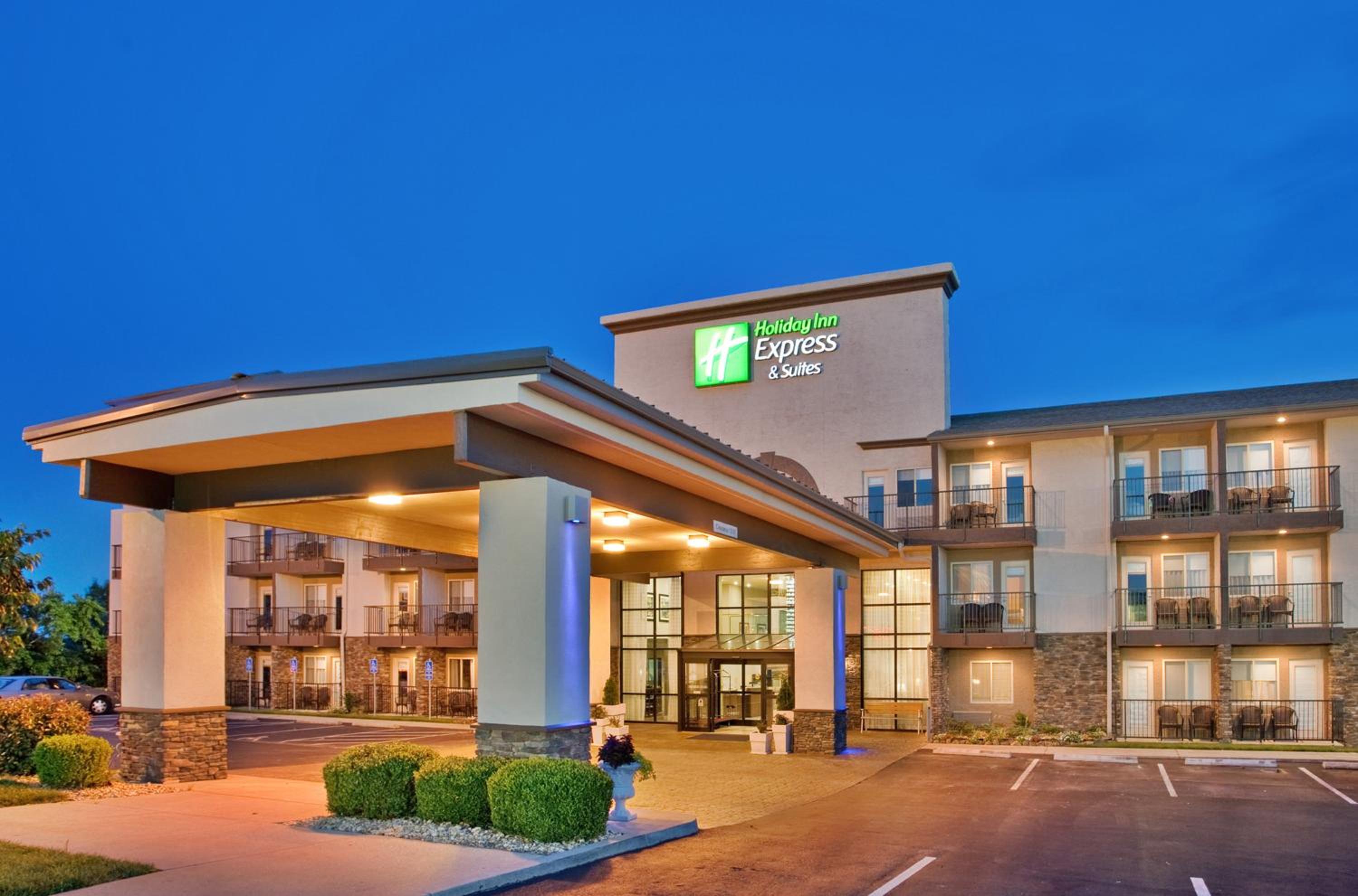 Hotel Holiday Inn Express & Suites Branson 76 Central By Ihg