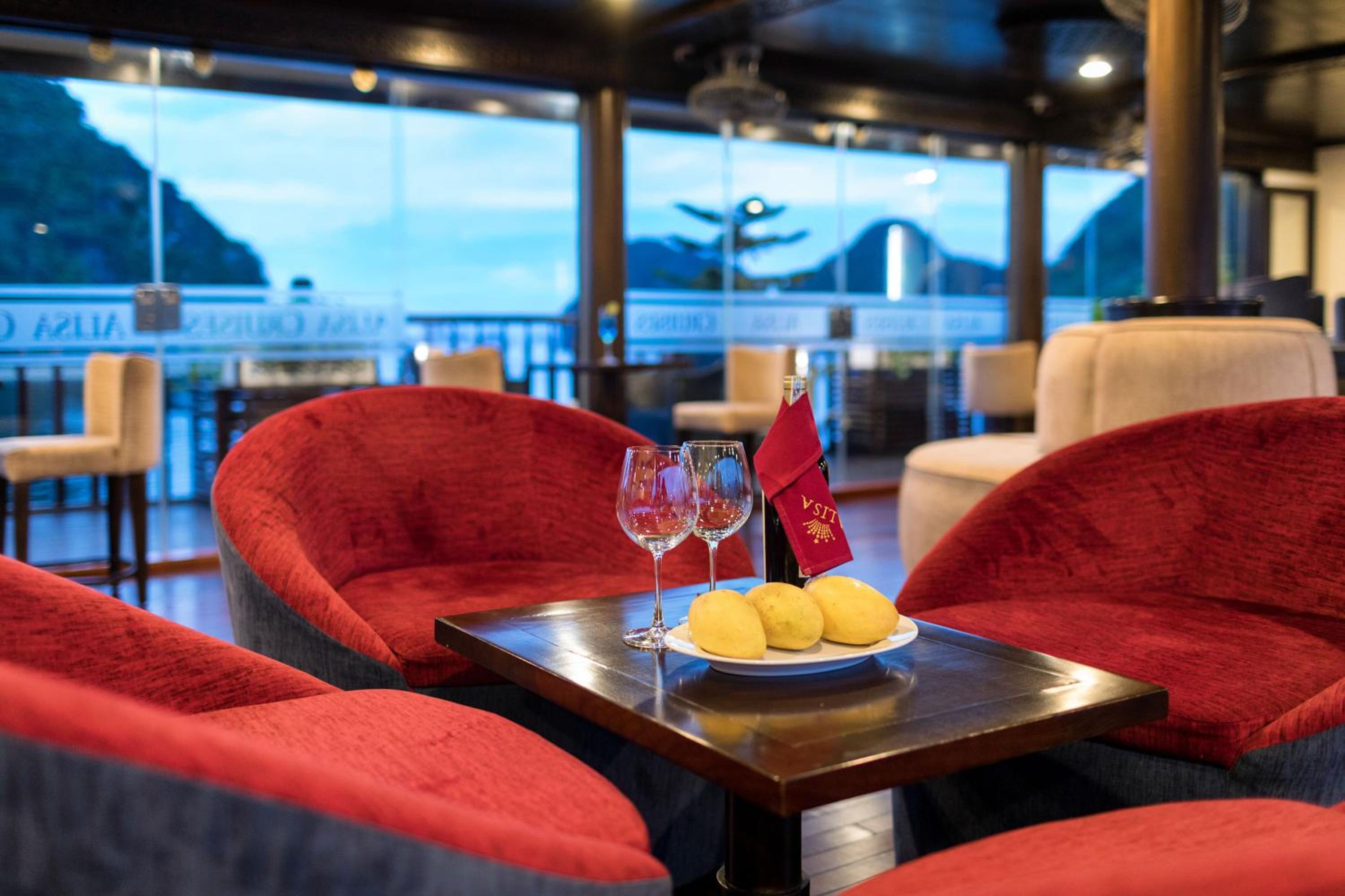 Alisa Cruise Halong view 2