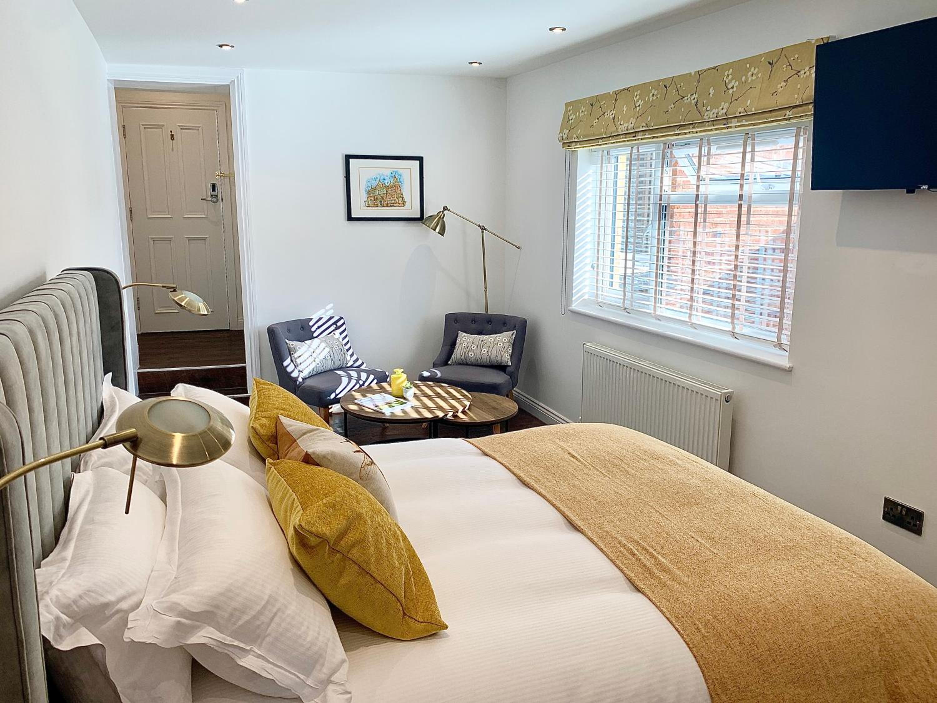 Worcester Vacations - Upstairs at 33 - Self check in boutique accommodation in Worcester Centre - Property Image 7