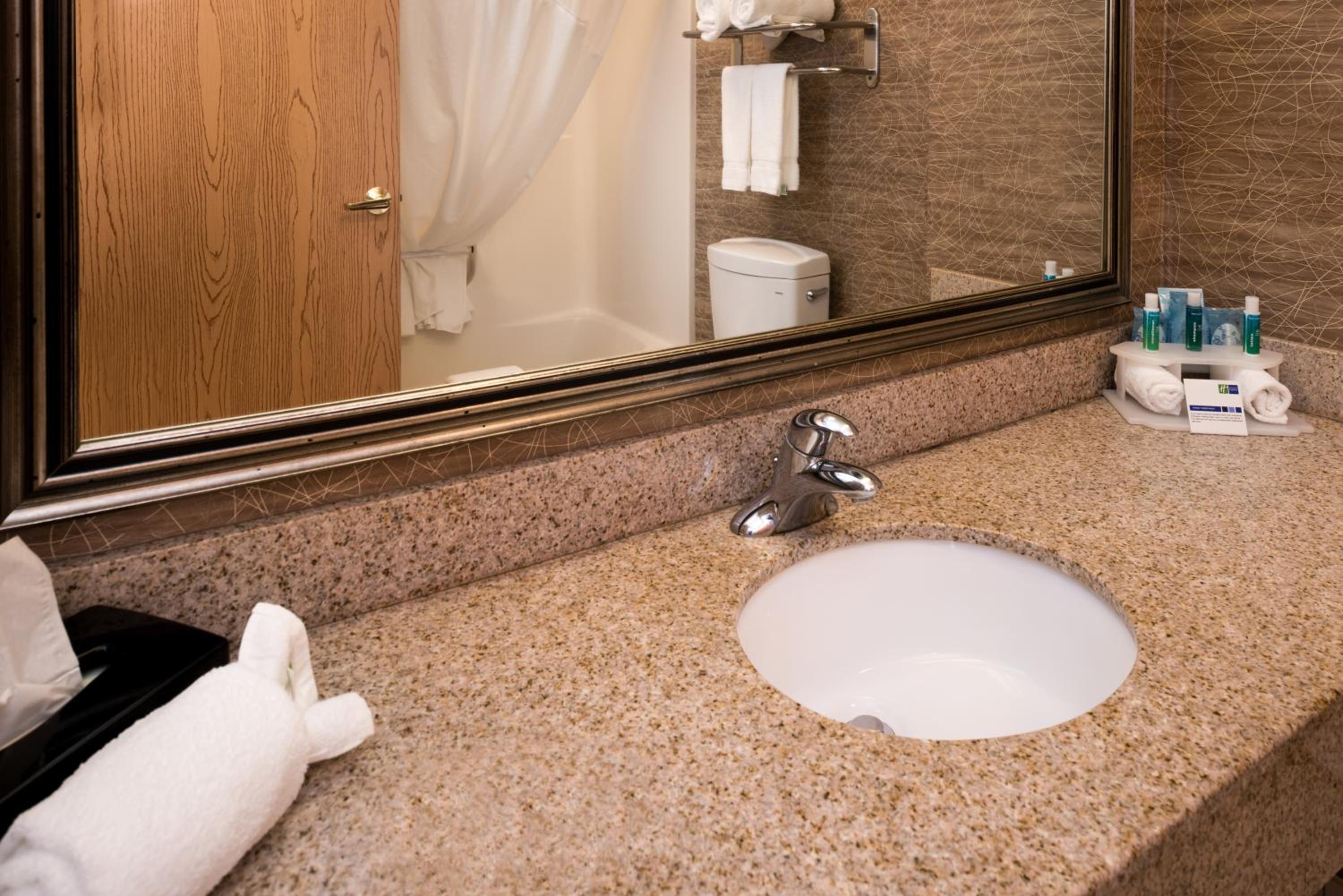 Holiday Inn Express Hotel Suites Bucyrus, an IHG Hotel - Property Image 43