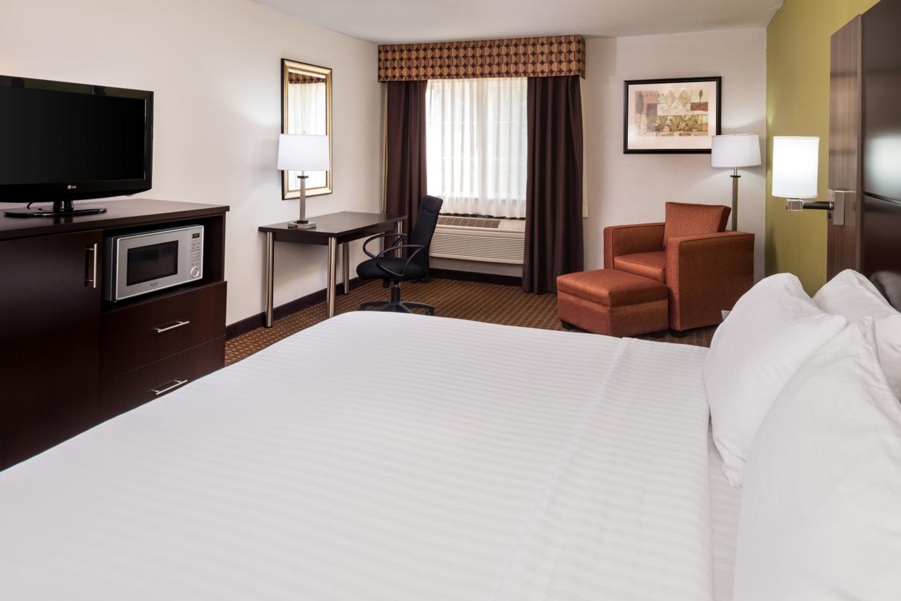 Holiday Inn Express Hotel Suites Bucyrus, an IHG Hotel - Property Image 45