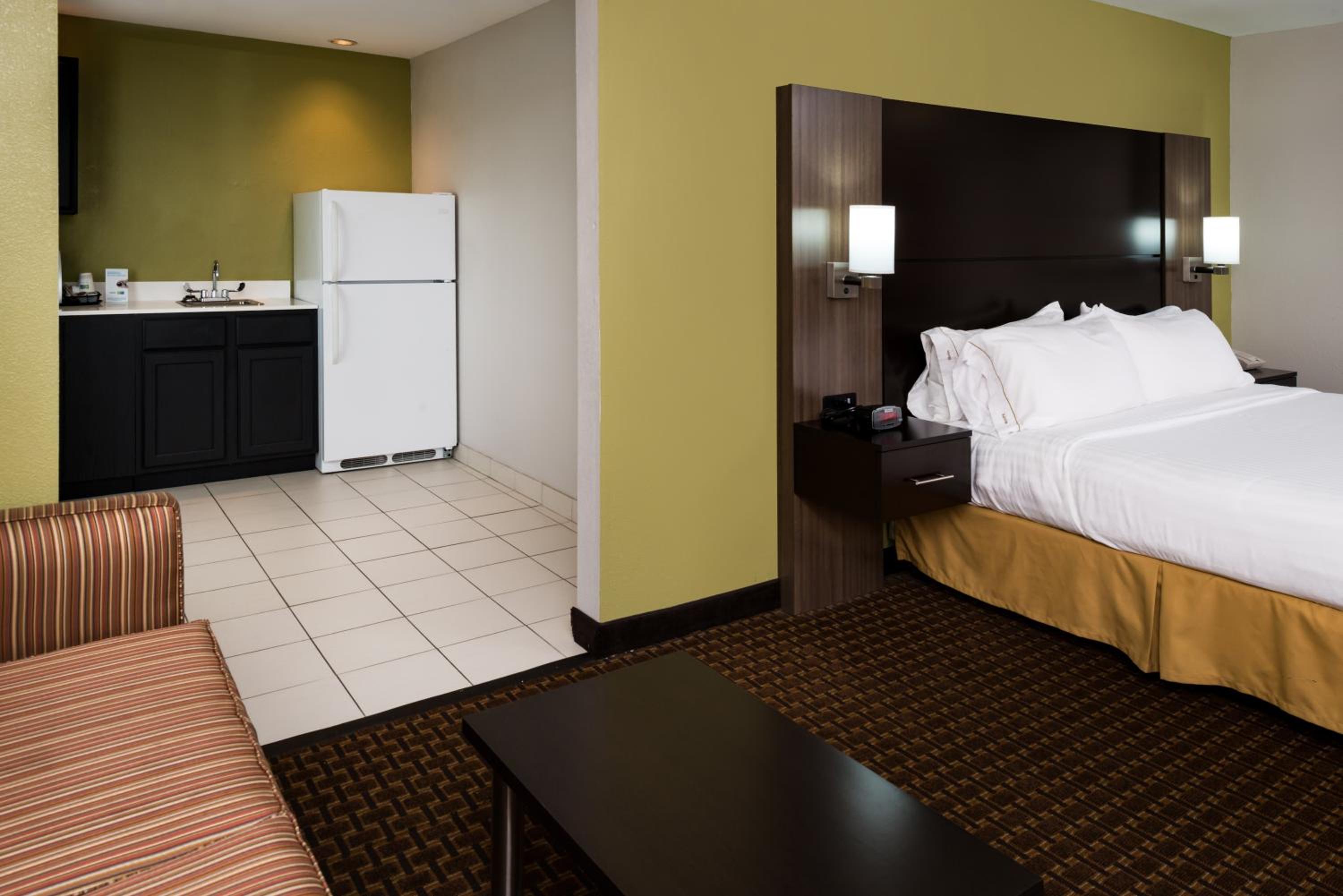 Holiday Inn Express Hotel Suites Bucyrus, an IHG Hotel - Property Image 17