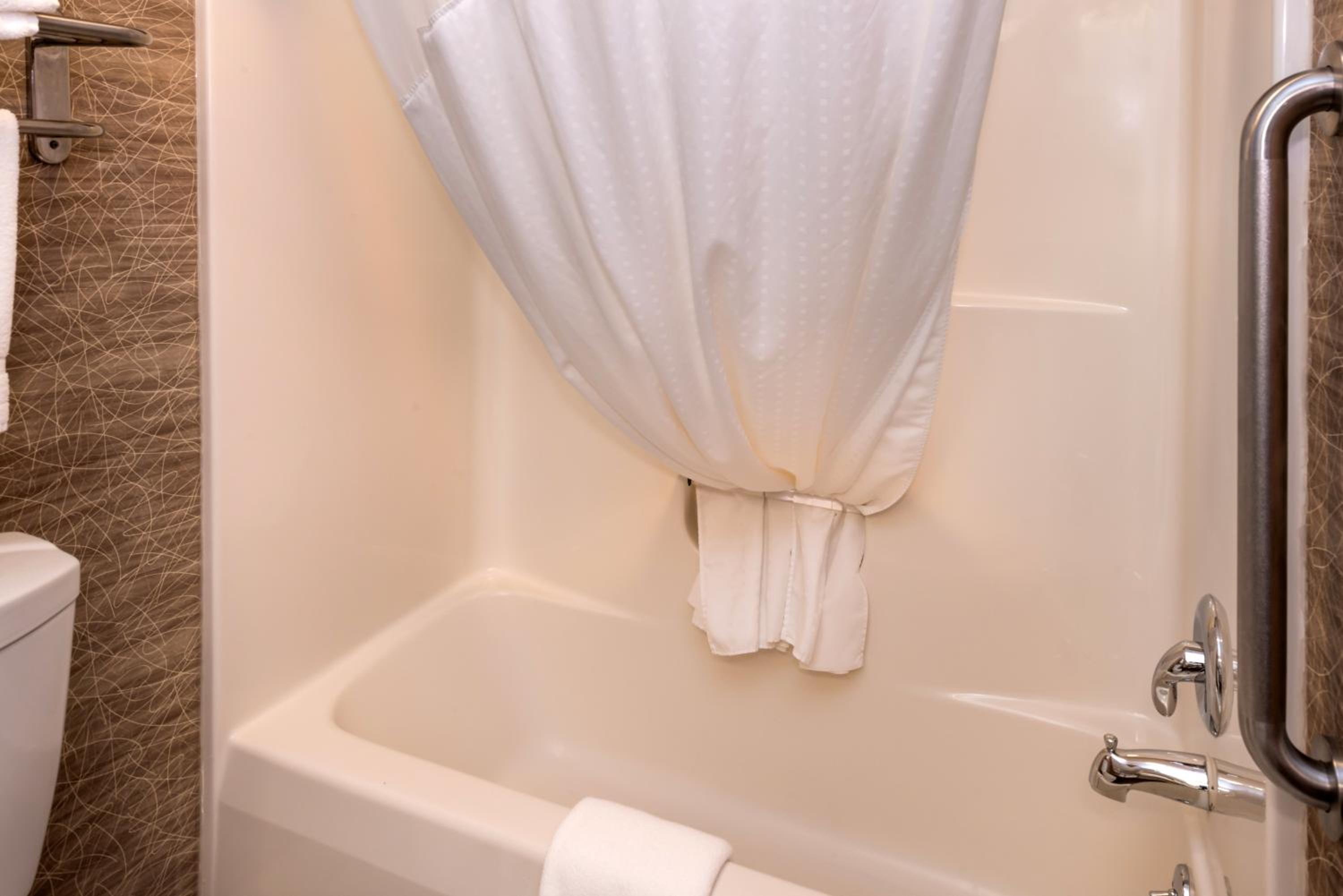 Holiday Inn Express Hotel  Suites Bucyrus, an IHG Hotel - Property Image 5