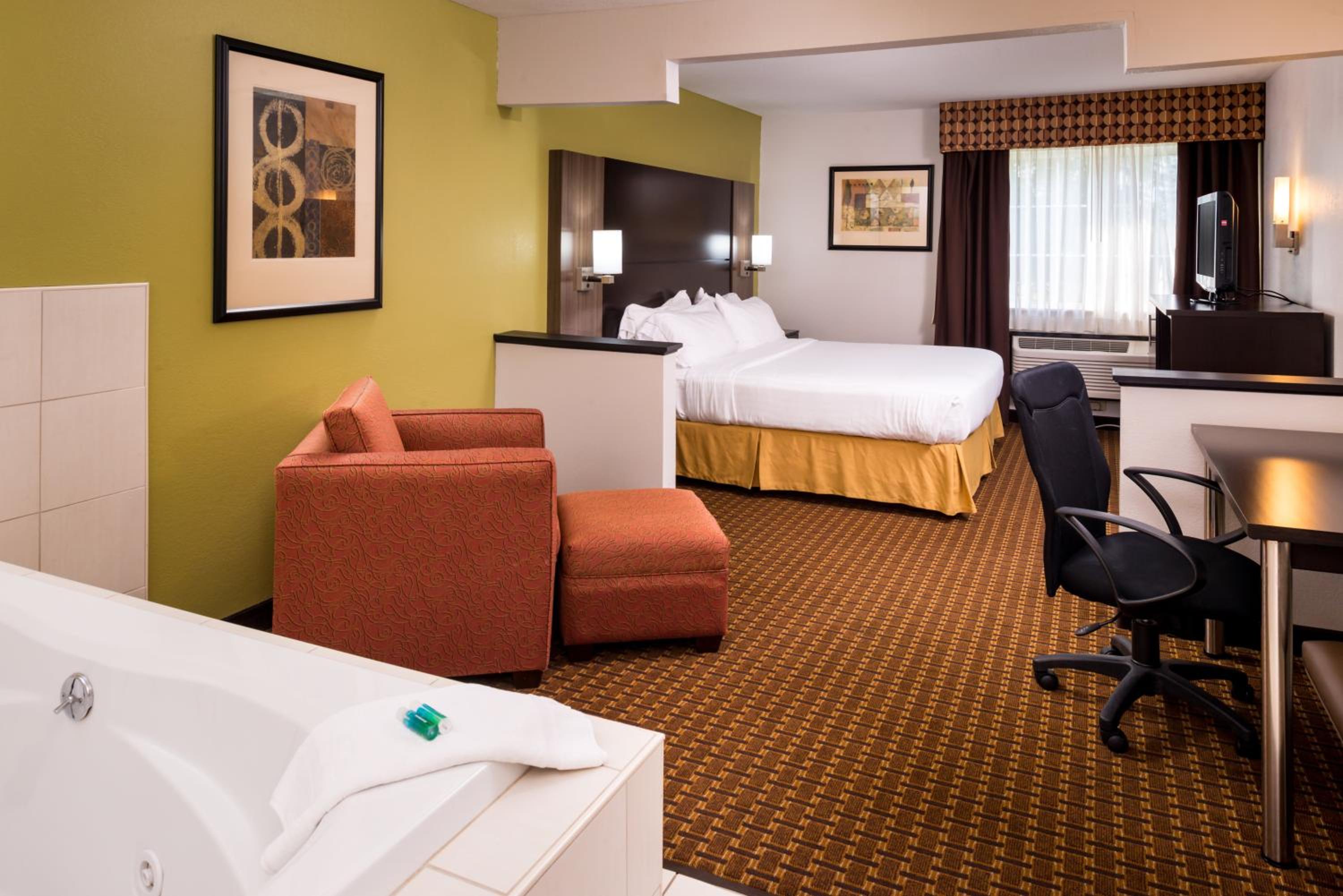 Holiday Inn Express Hotel Suites Bucyrus, an IHG Hotel - Property Image 46
