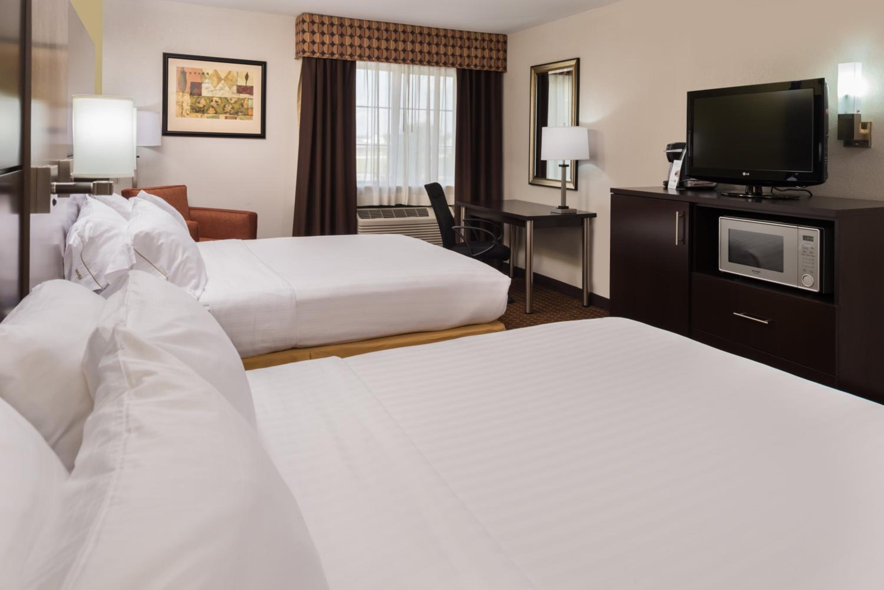 Holiday Inn Express Hotel Suites Bucyrus, an IHG Hotel - Property Image 41