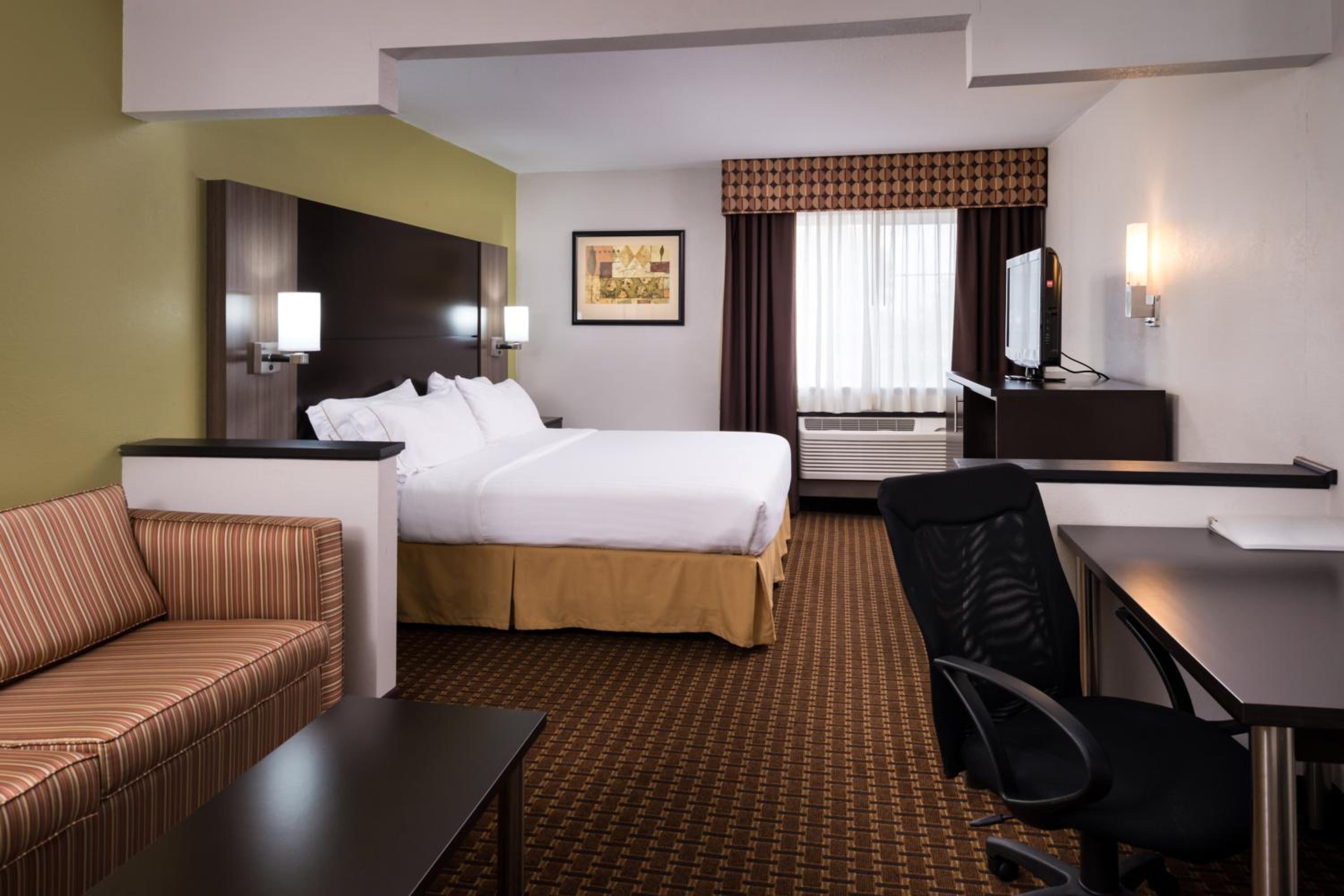 Holiday Inn Express Hotel Suites Bucyrus, an IHG Hotel - Property Image 44