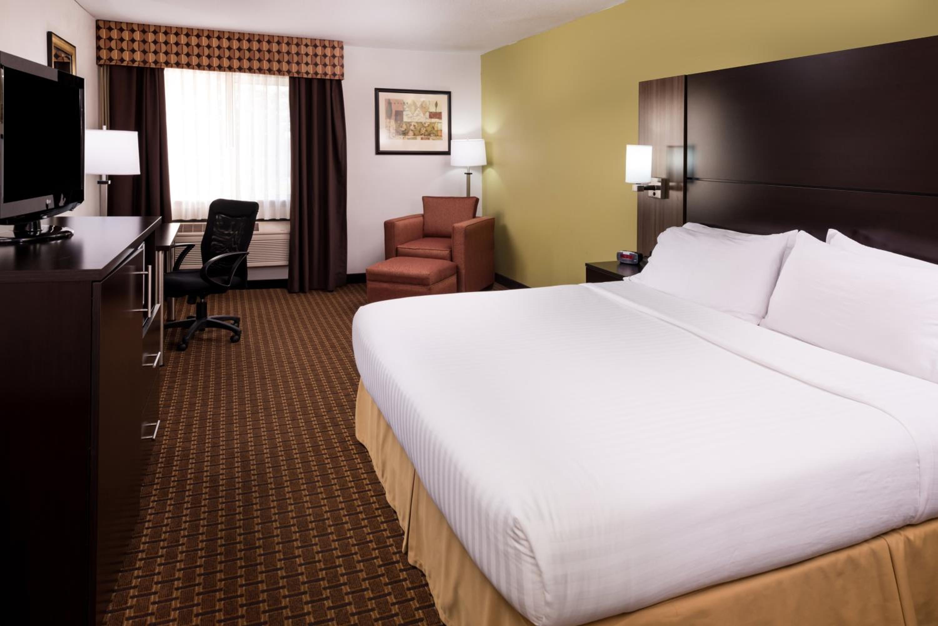 Holiday Inn Express Hotel Suites Bucyrus, an IHG Hotel - Property Image 25