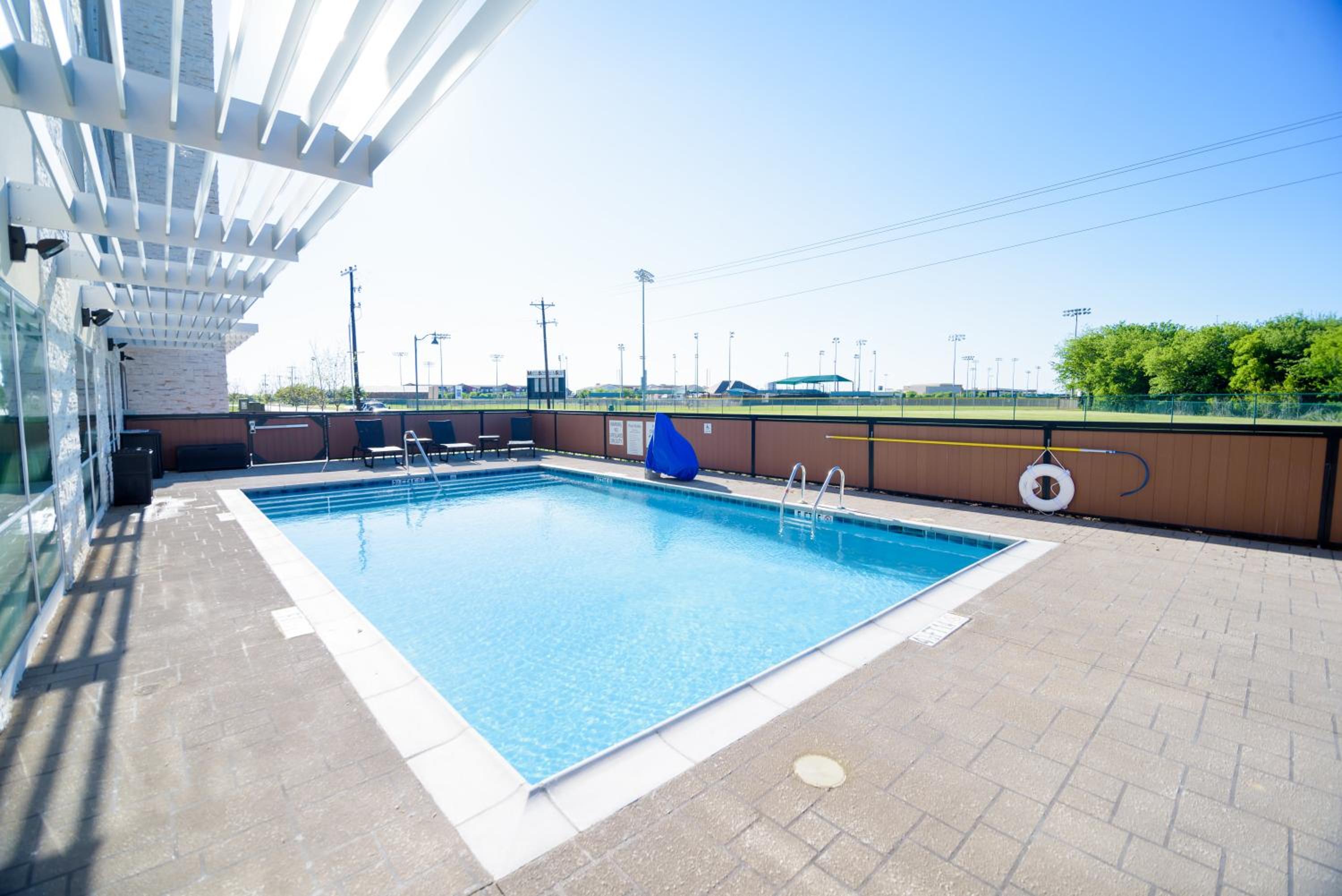 Holiday Inn Express  Suites McKinney - Frisco East, an IHG Hotel - Property Image 2