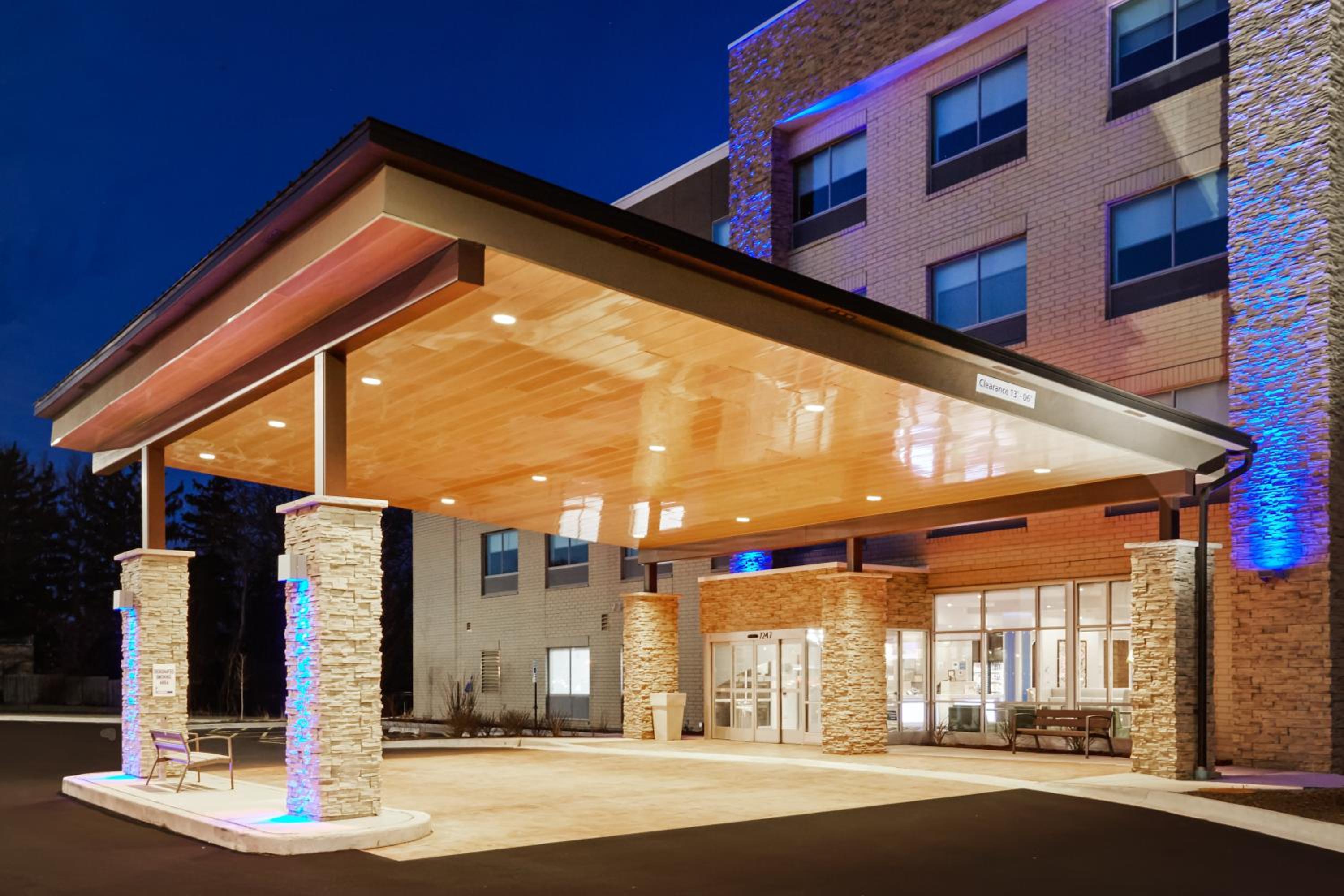 Holiday Inn Express Suites Chicago North Shore - Niles, an IHG Hotel - Property Image 30