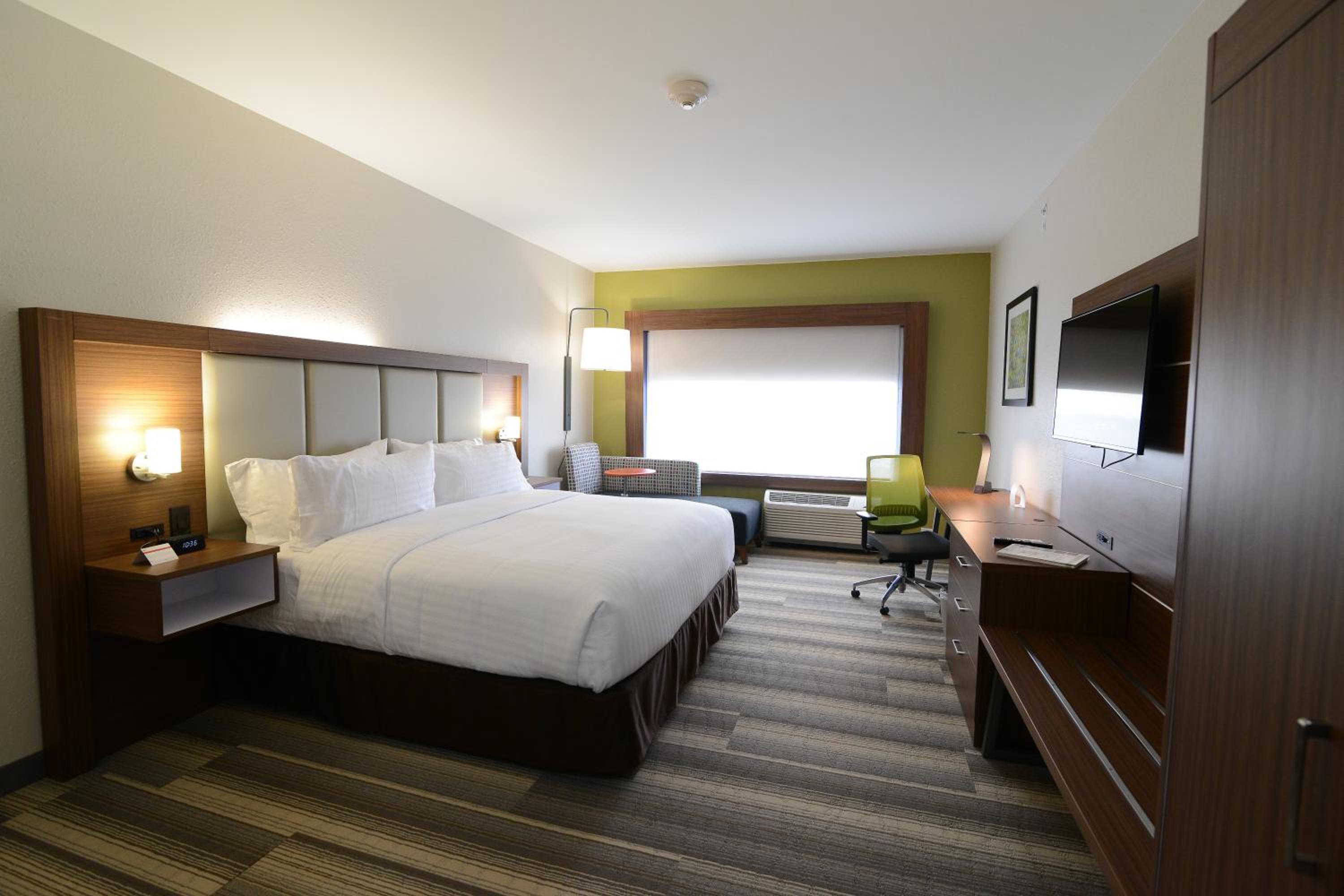 Holiday Inn Express Suites Chicago North Shore - Niles, an IHG Hotel - Property Image 16