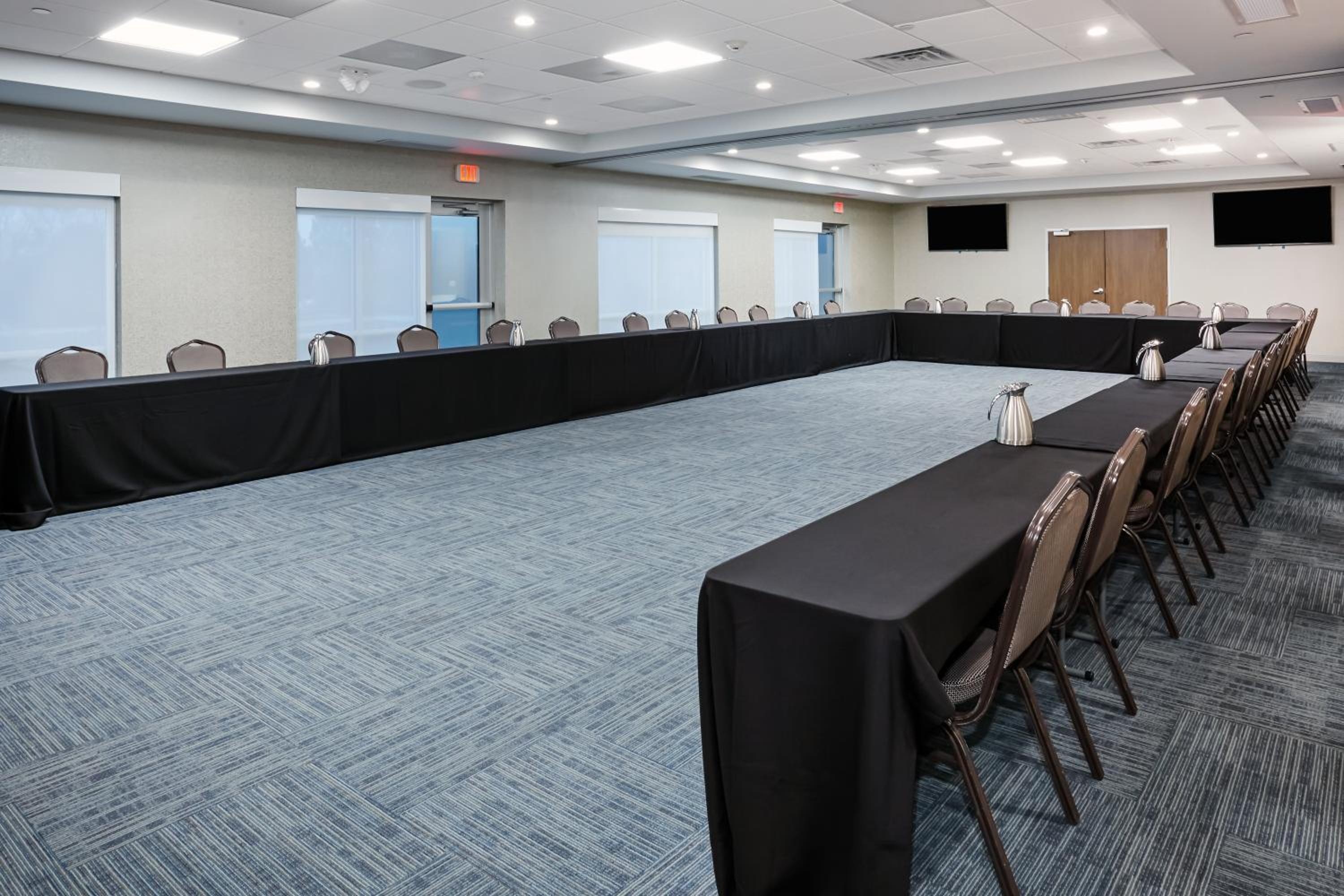 Holiday Inn Express Suites Chicago North Shore - Niles, an IHG Hotel - Property Image 2