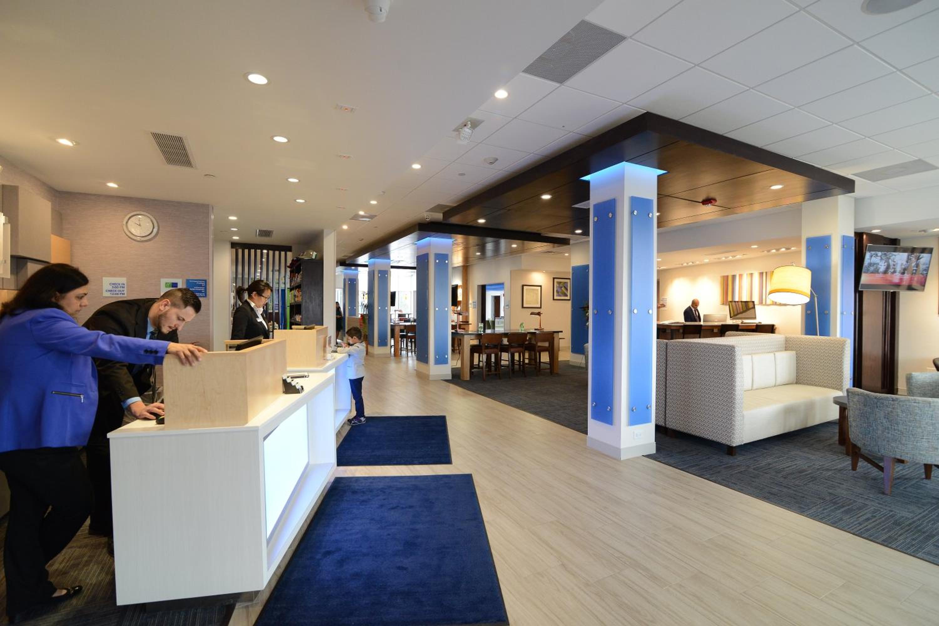 Holiday Inn Express Suites Chicago North Shore - Niles, an IHG Hotel - Property Image 26