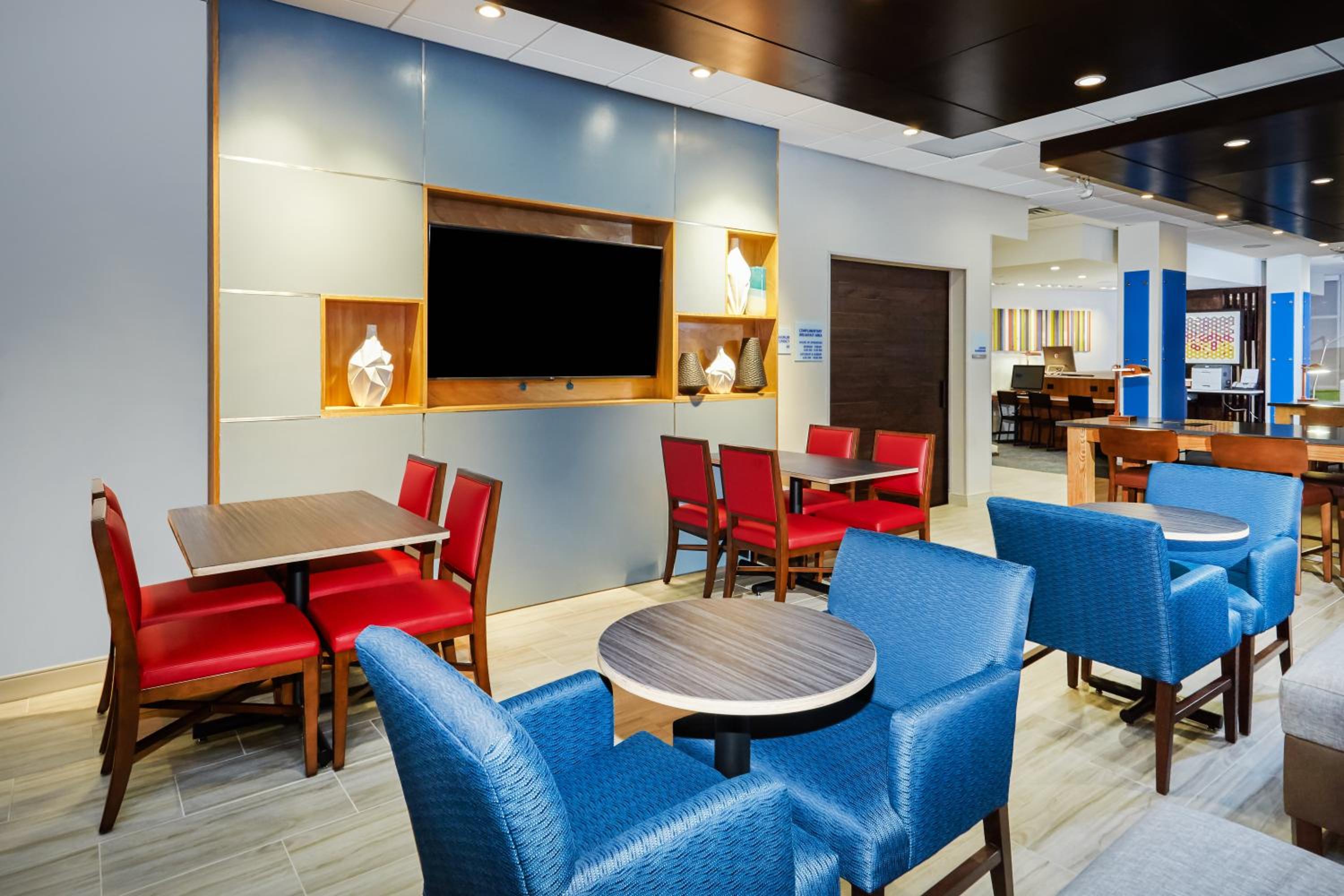 Holiday Inn Express Suites Chicago North Shore - Niles, an IHG Hotel - Property Image 3