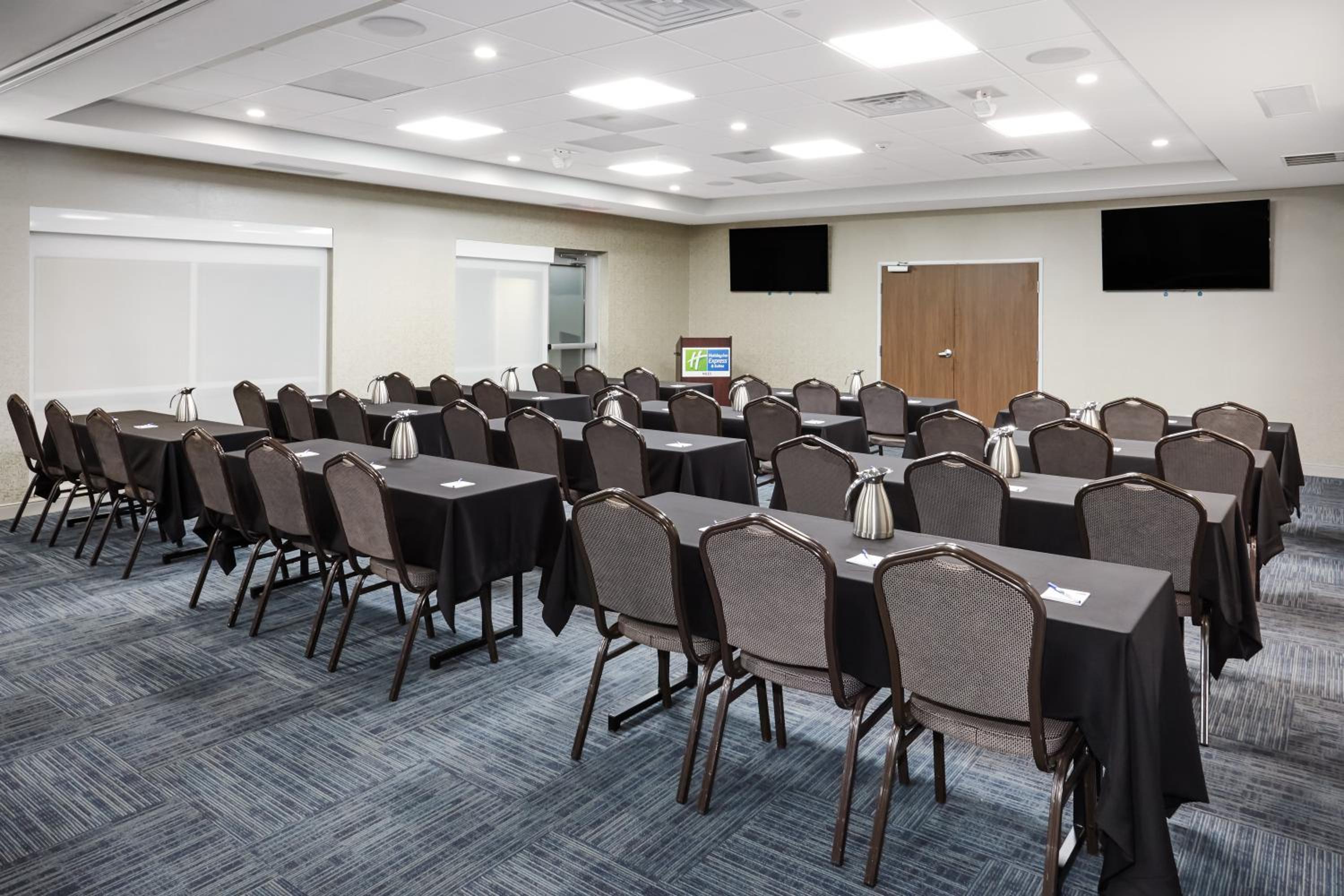 Holiday Inn Express Suites Chicago North Shore - Niles, an IHG Hotel - Property Image 37