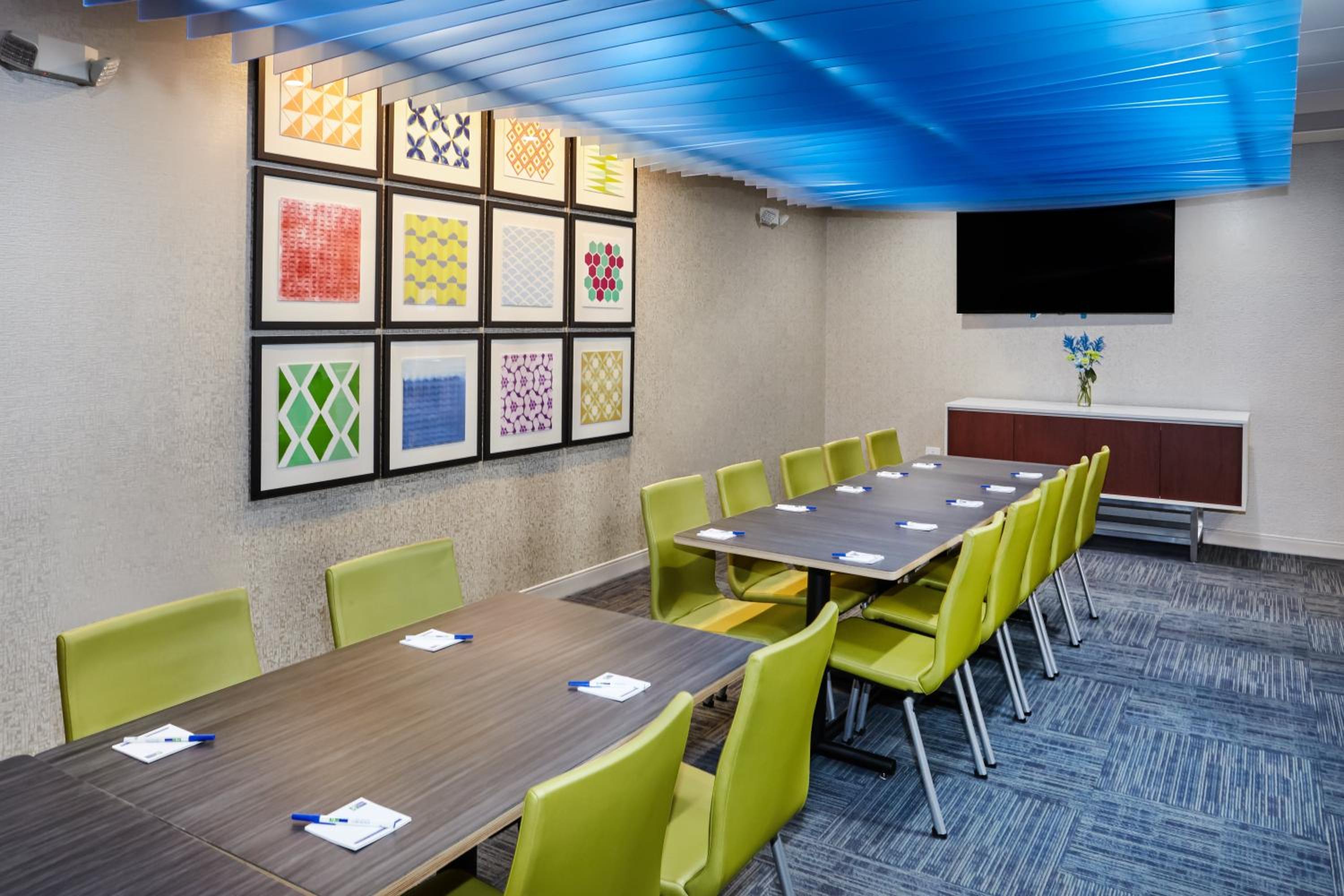 Holiday Inn Express Suites Chicago North Shore - Niles, an IHG Hotel - Property Image 5
