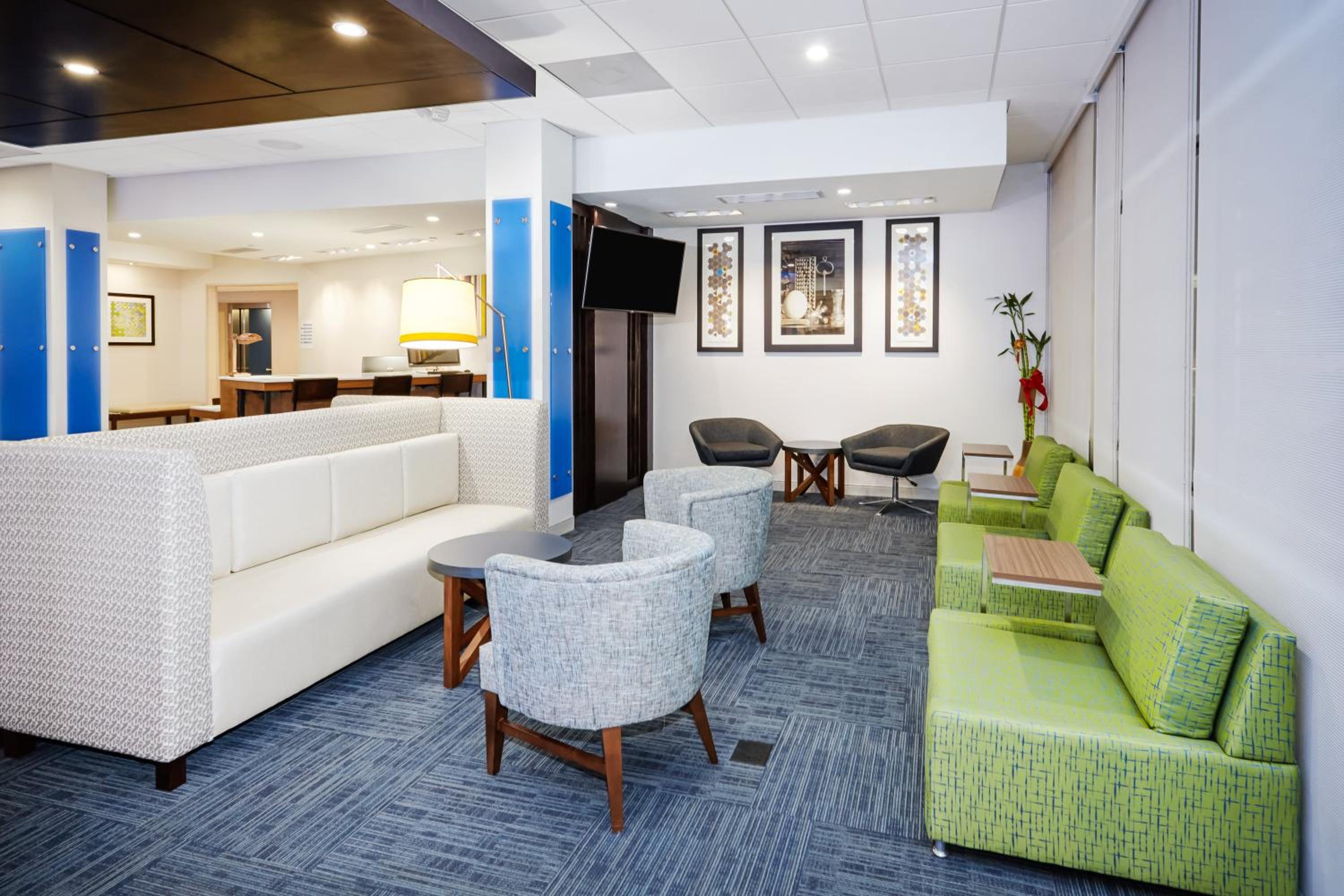 Holiday Inn Express Suites Chicago North Shore - Niles, an IHG Hotel - Property Image 27