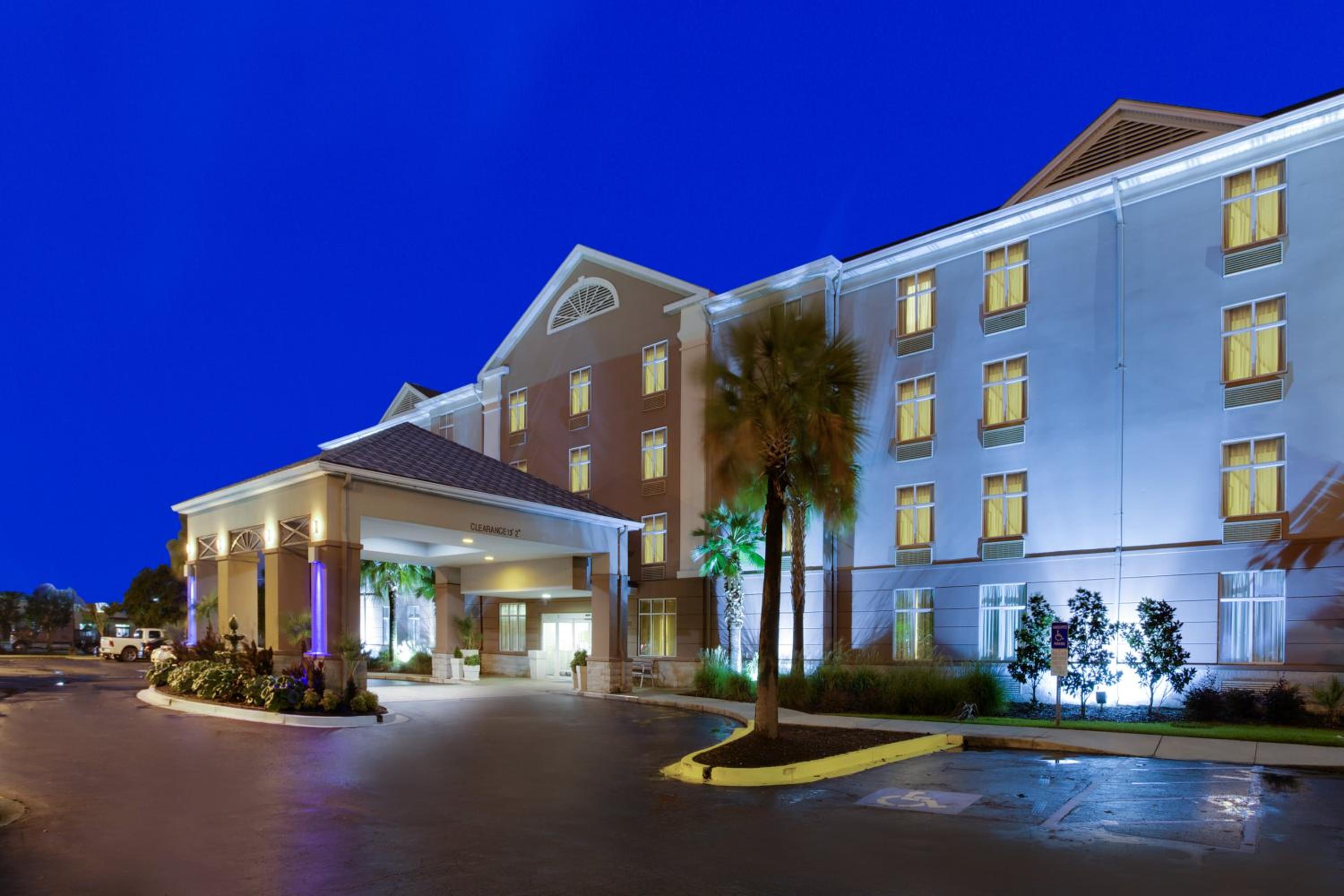 Hotel Holiday Inn Express & Suites Charleston-ashley Phosphate By Ihg