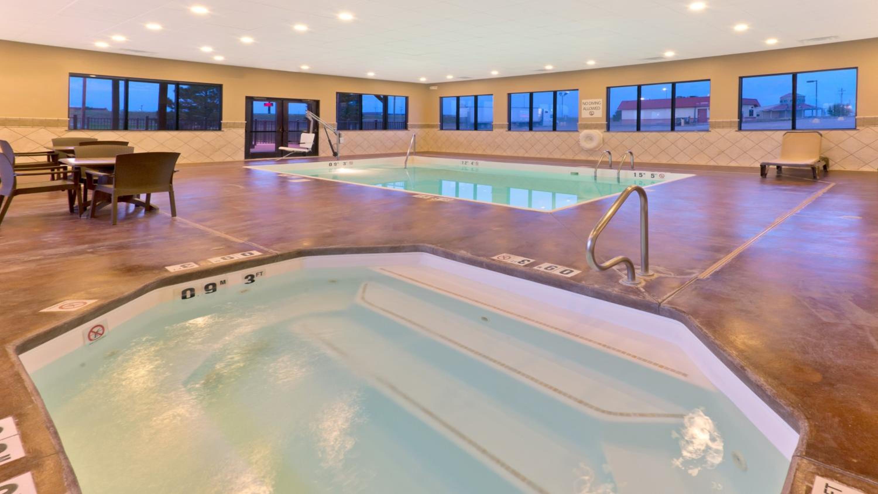 Colby Vacations - Holiday Inn Express Hotel  Suites Colby, an IHG Hotel - Property Image 3