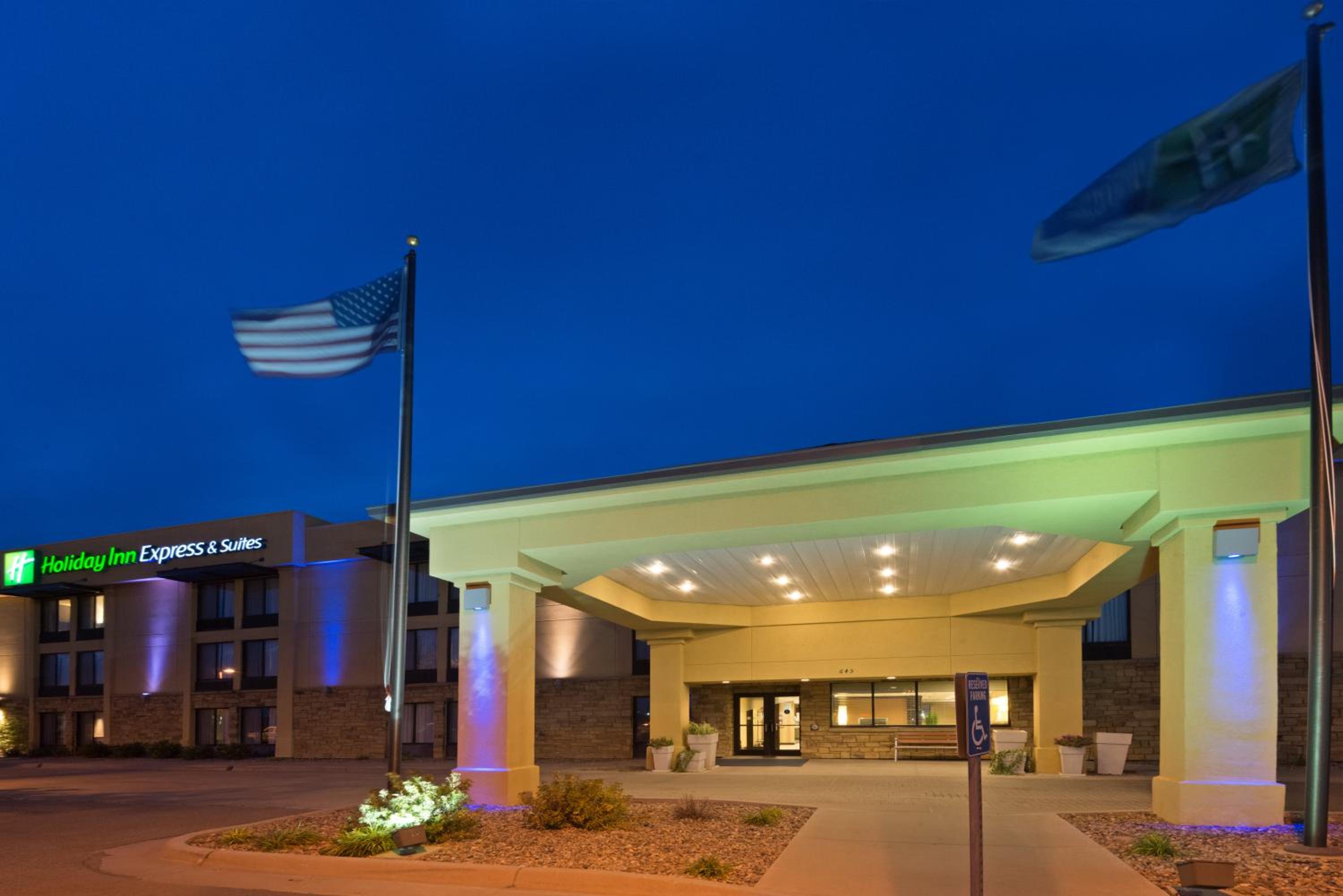 Colby Vacations - Holiday Inn Express Hotel  Suites Colby, an IHG Hotel - Property Image 6