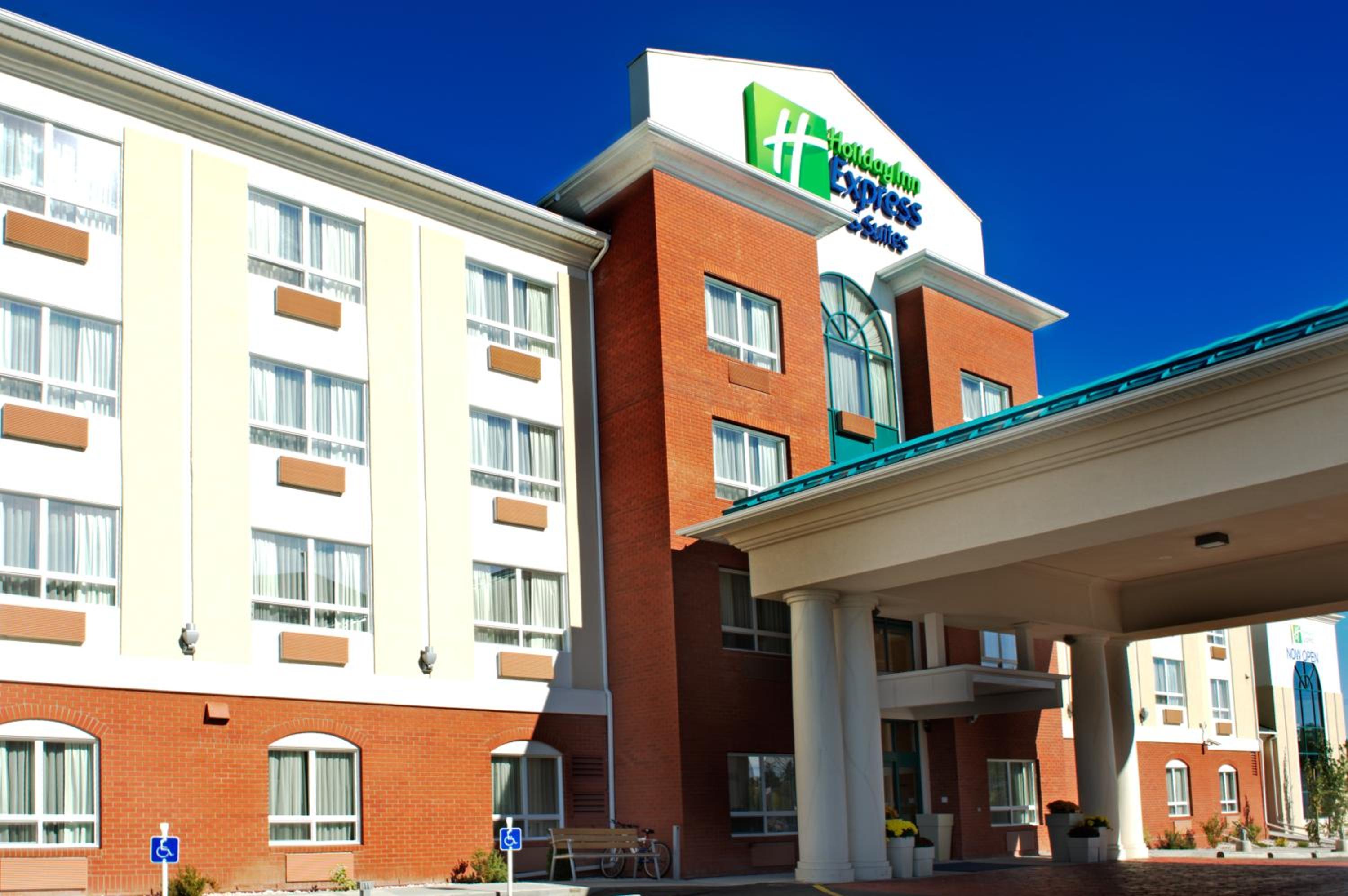 Edson Vacations - Holiday Inn Express Hotel  Suites Edson, an IHG Hotel - Property Image 1