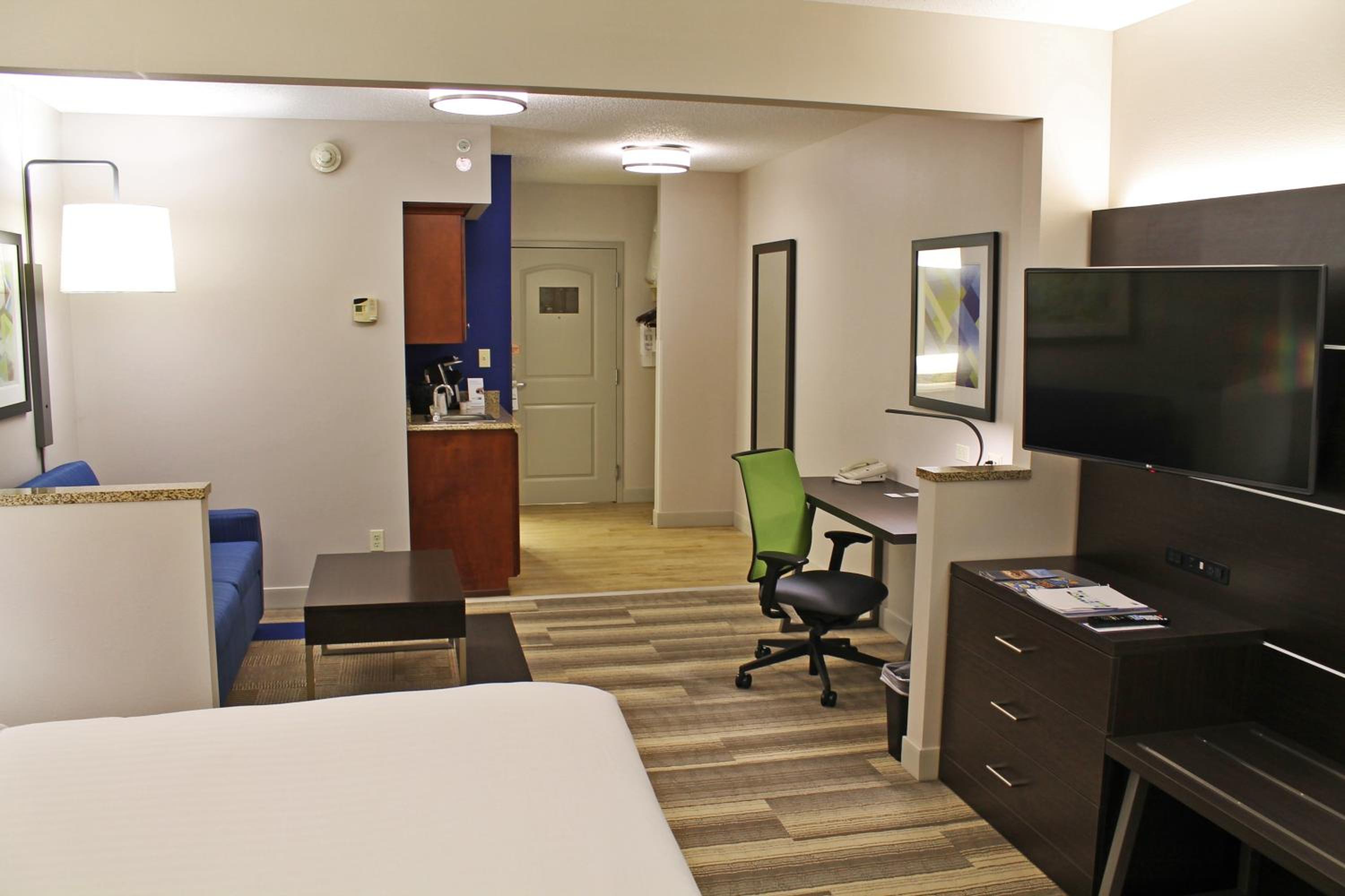 Cape Girardeau Vacations - Holiday Inn Express Hotel  Suites Cape Girardeau I-55, an IHG Hotel - Property Image 3