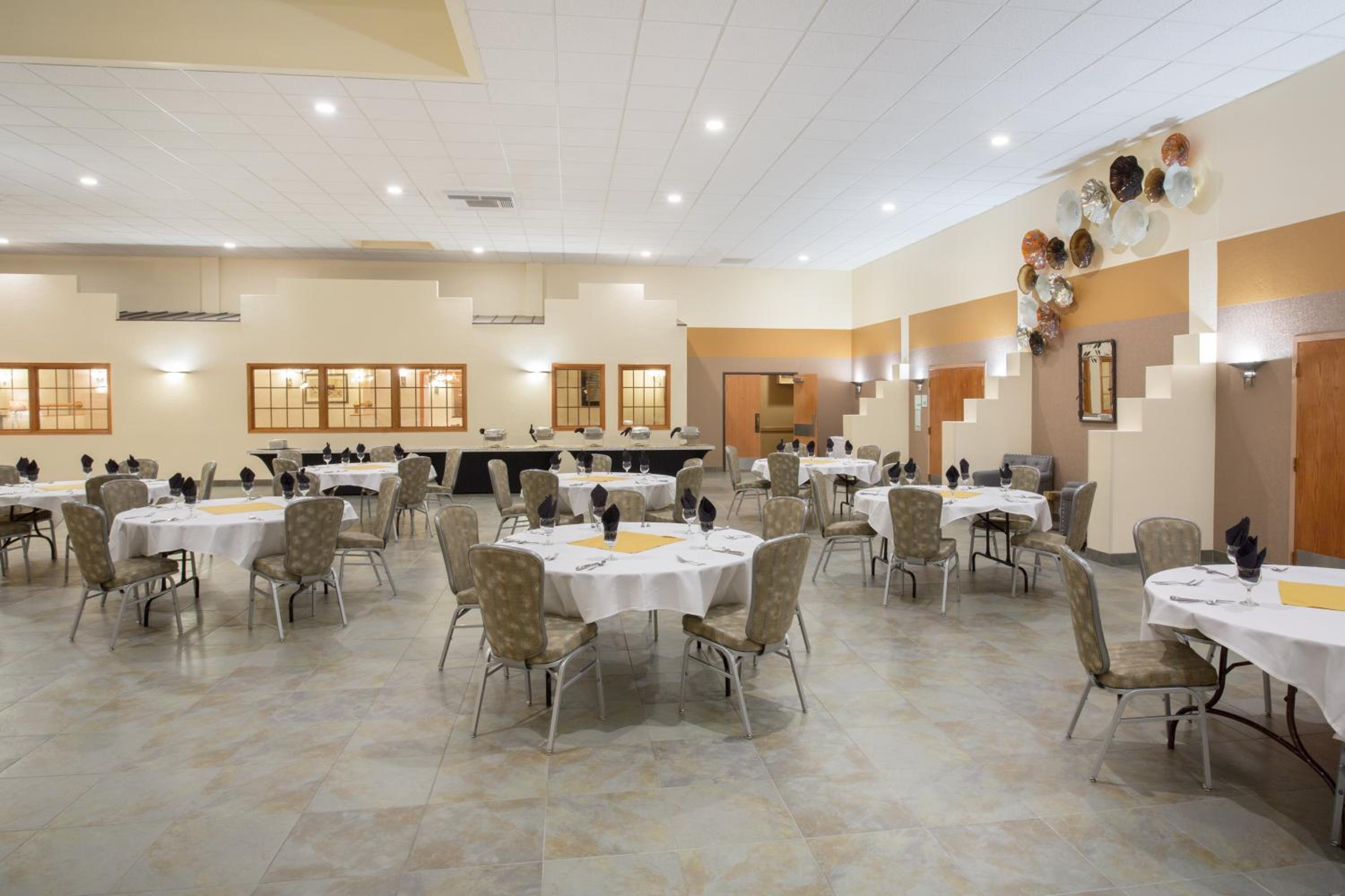 Riverton Vacations - Holiday Inn Riverton-Convention Center, an IHG Hotel - Property Image 2