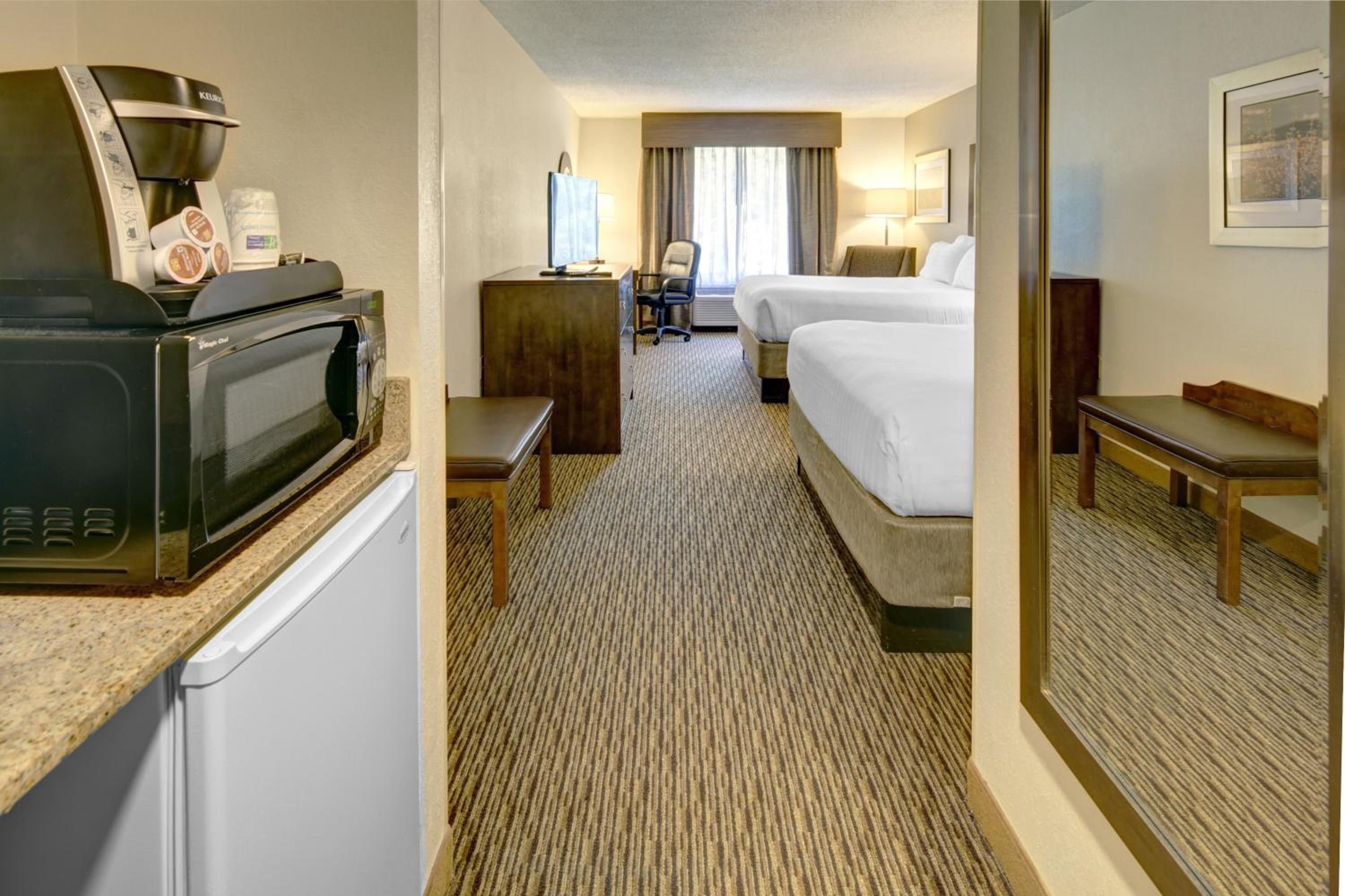 Emporia Vacations - Holiday Inn Express Hotel  Suites Emporia, an IHG Hotel - Property Image 37