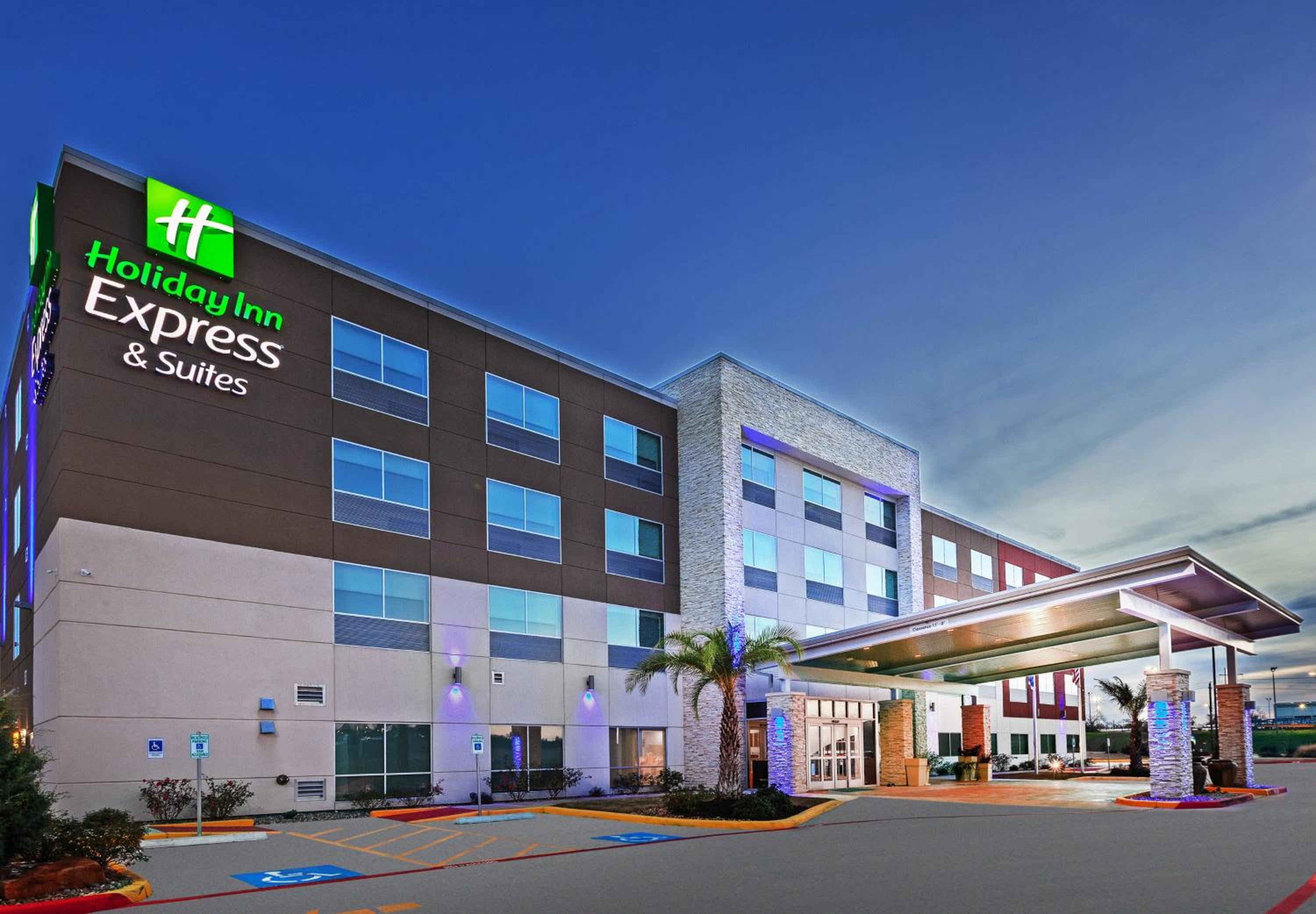 Brenham Vacations - Holiday Inn Express  Suites - Brenham South, an IHG Hotel - Property Image 10