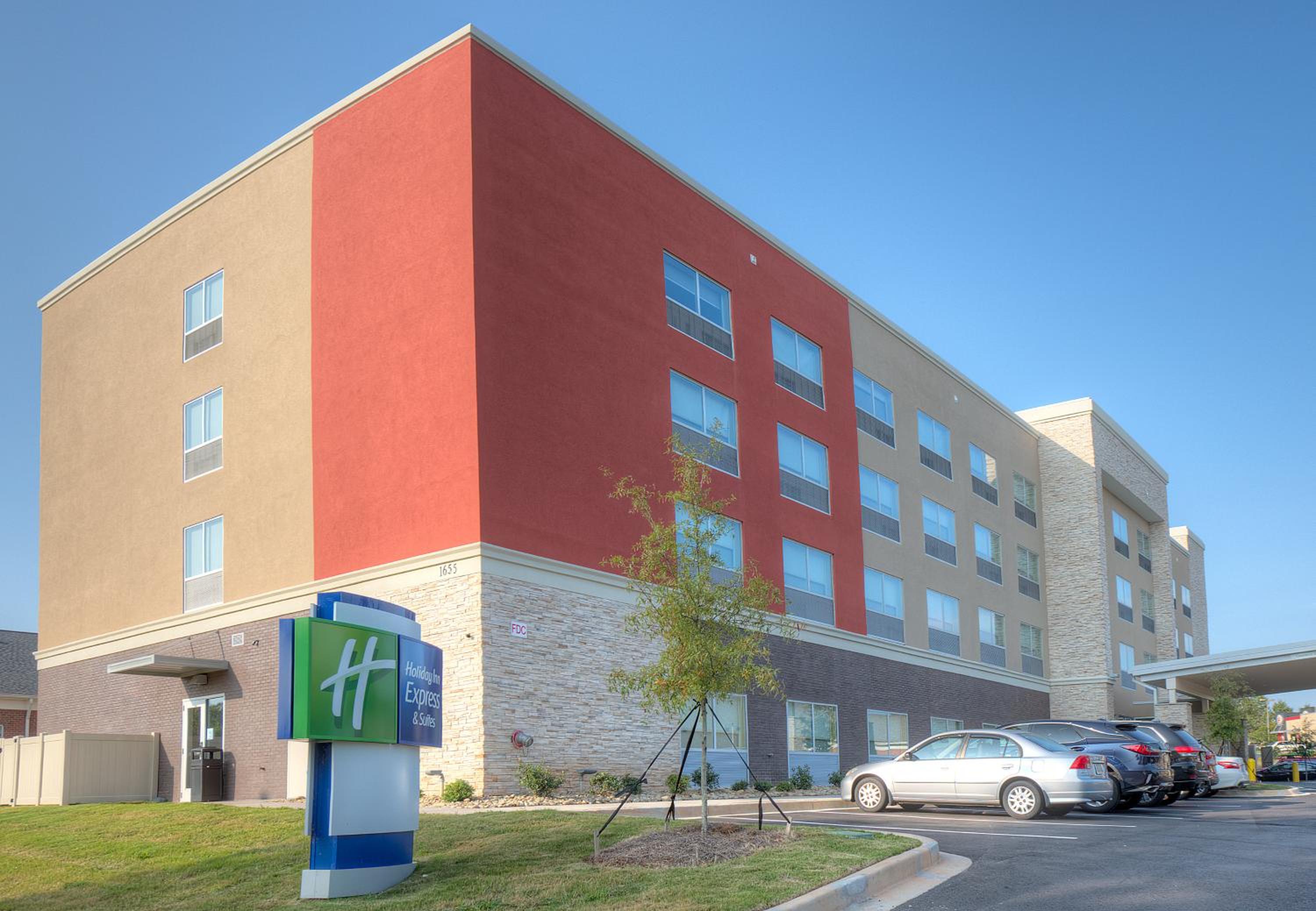 Hotel Holiday Inn Express & Suites - Fort Mill, an IHG Hotel - Image 1