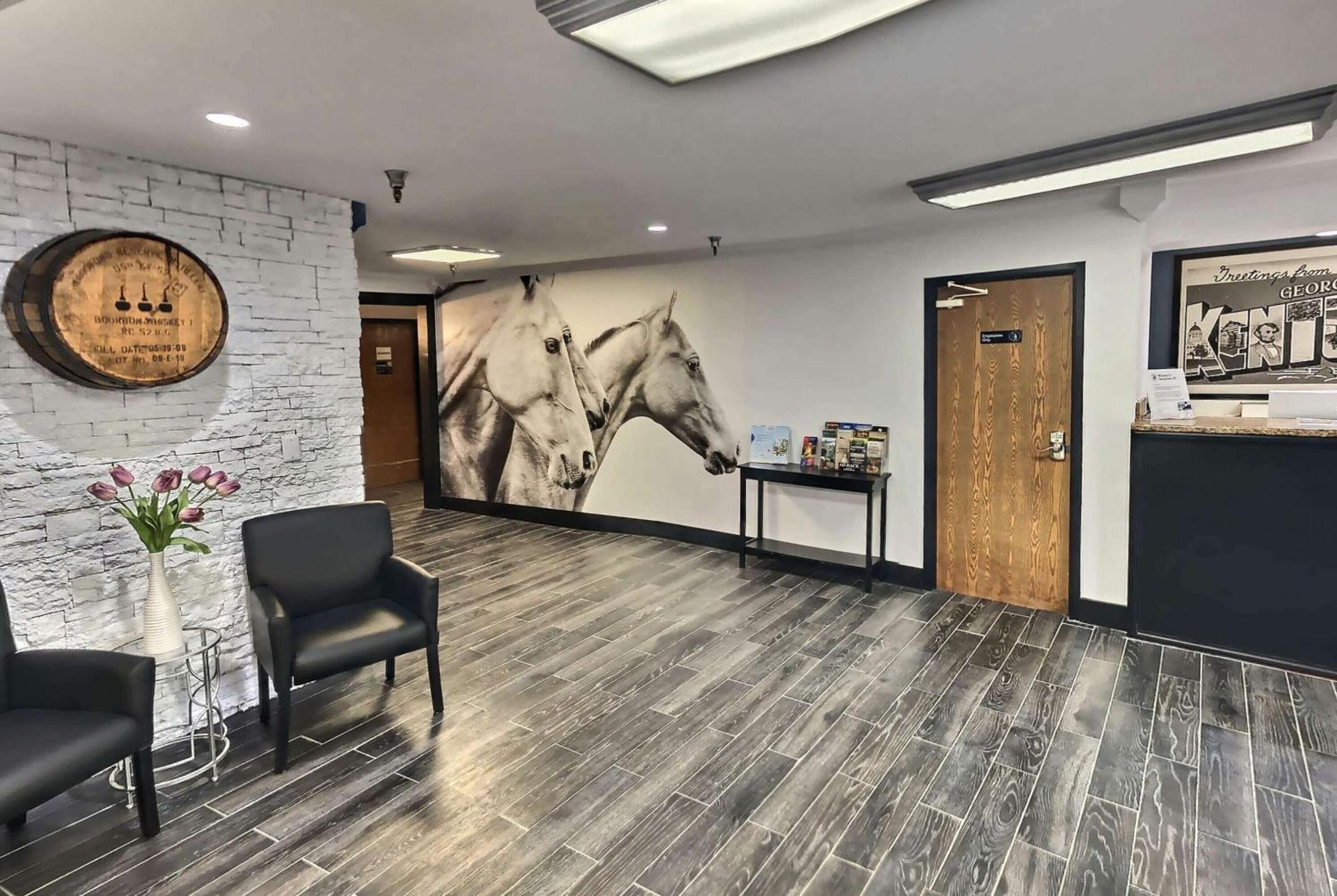 Georgetown Vacations - Super 8 by Wyndham Georgetown - Property Image 13