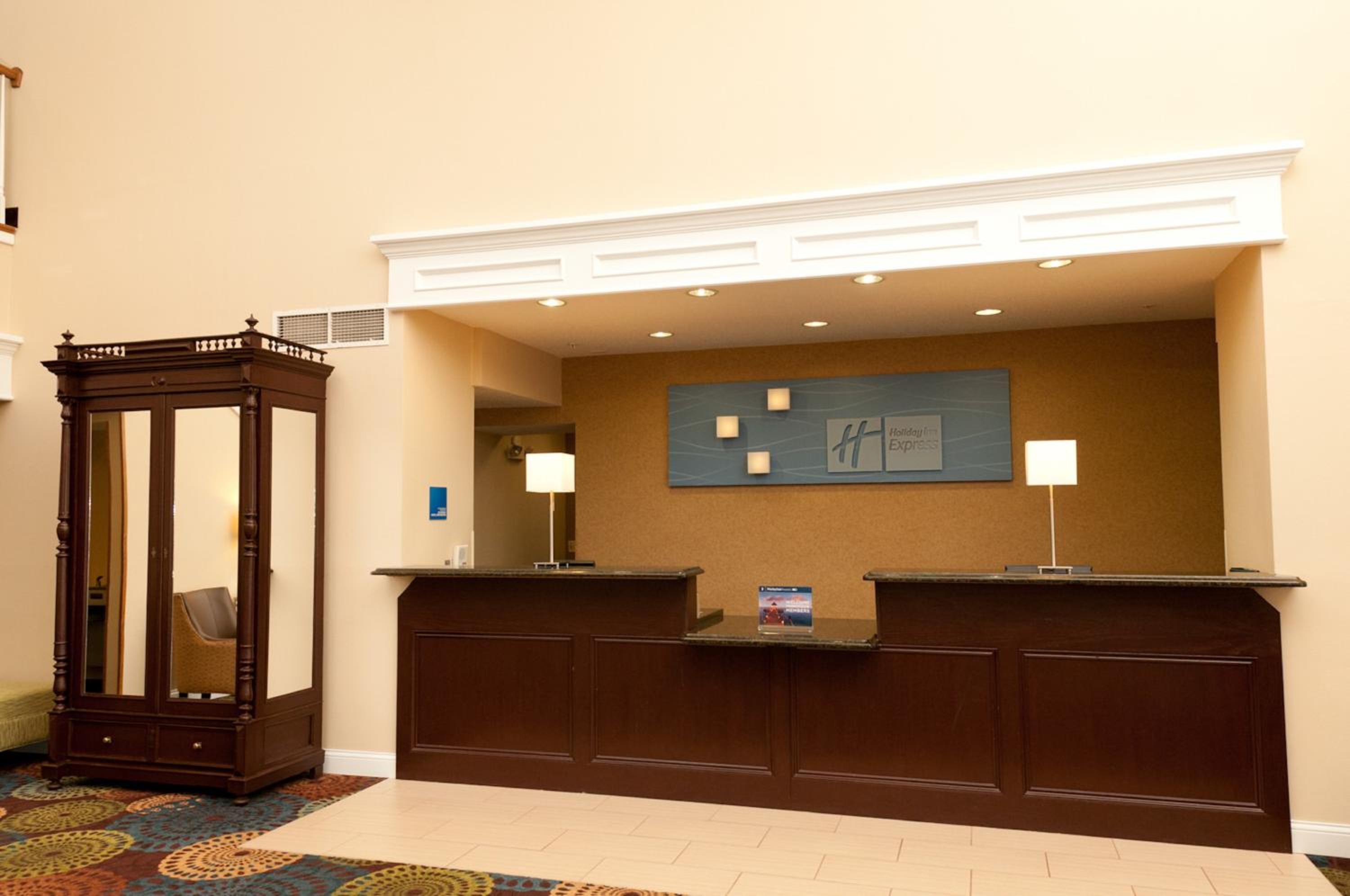 Bloomington Vacations - Holiday Inn Express Hotel  Suites Bloomington-Normal University Area, an IHG Hotel - Property Image 8