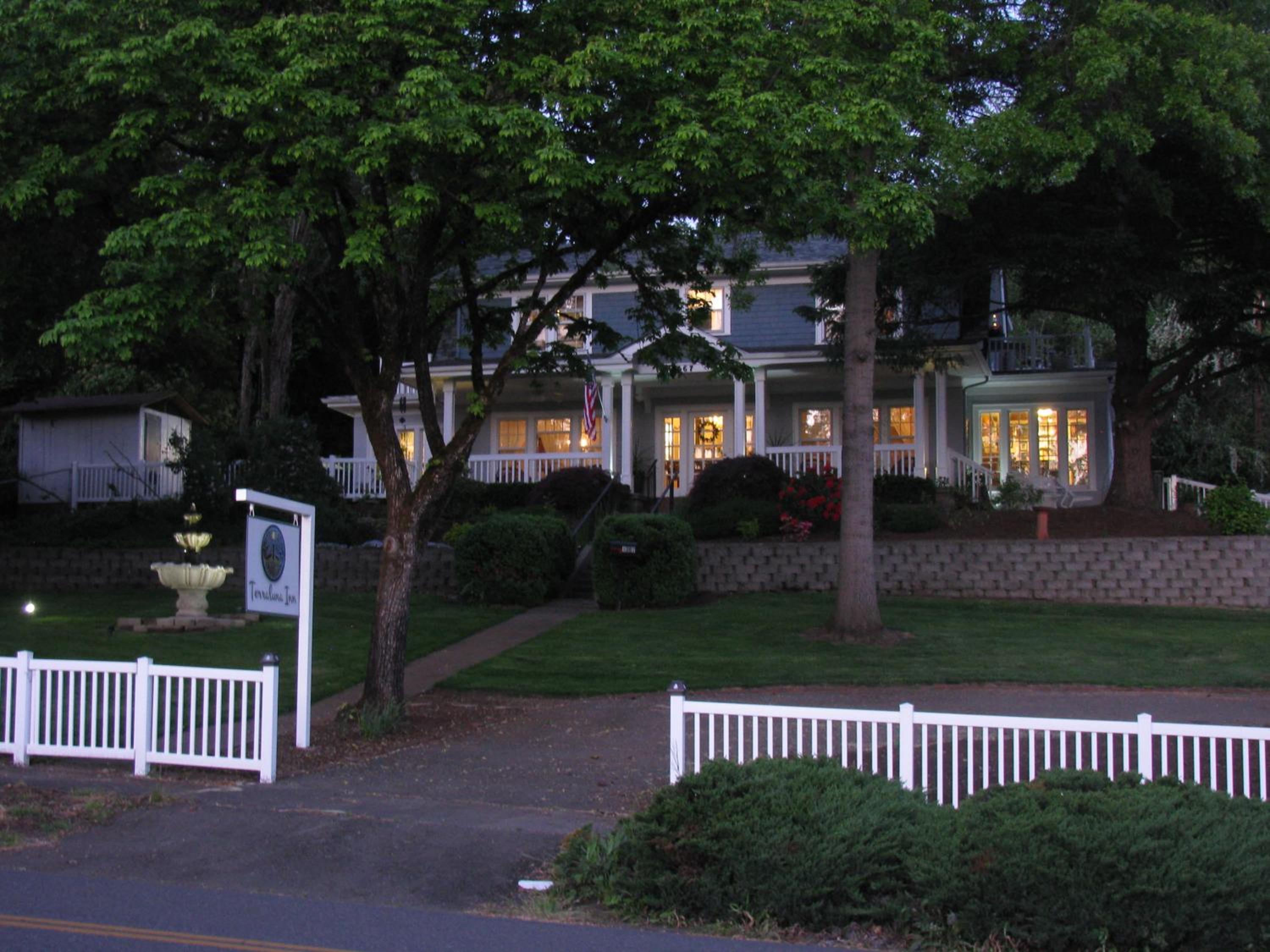 Terraluna Inn view 4