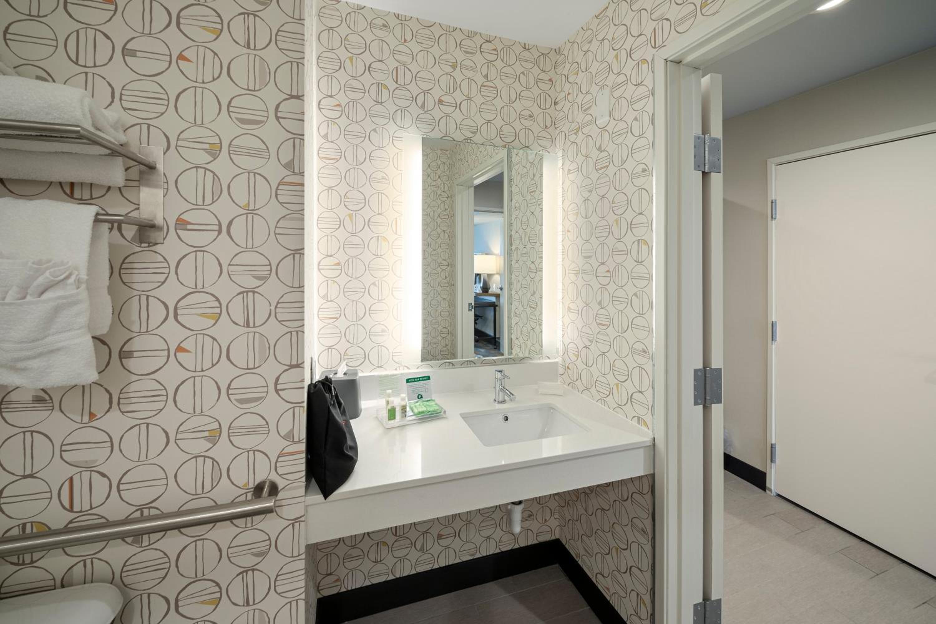 Decatur Vacations - Holiday Inn  Suites Decatur-Forsyth, an IHG Hotel - Property Image 7
