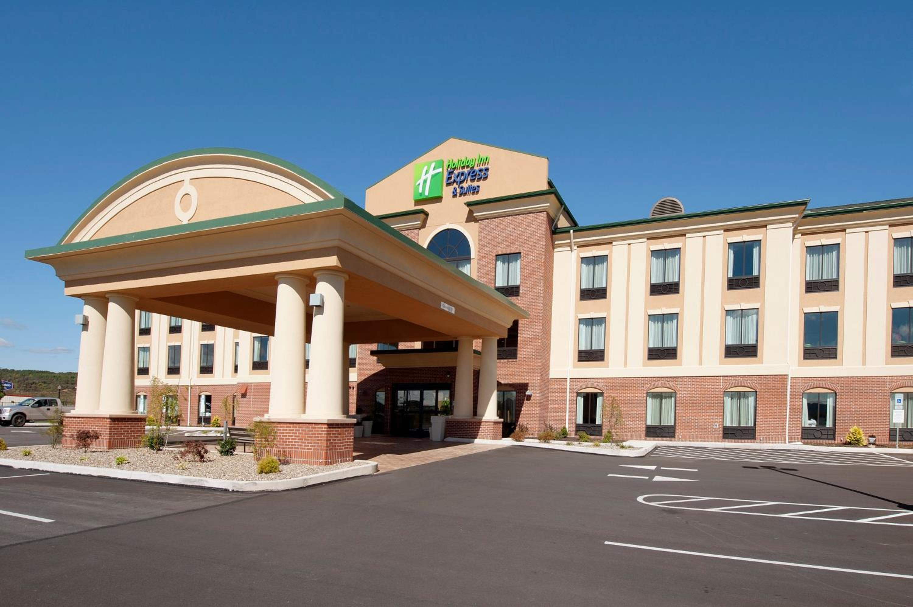 Hotel Holiday Inn Express Hotel & Suites Clearfield, an IHG Hotel - Image 1