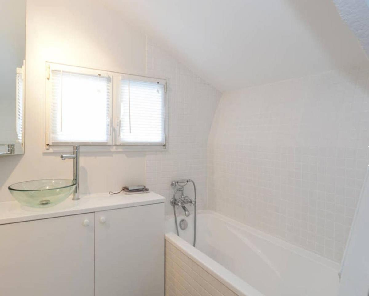 Beautiful 1 Bedroom Home In Paris