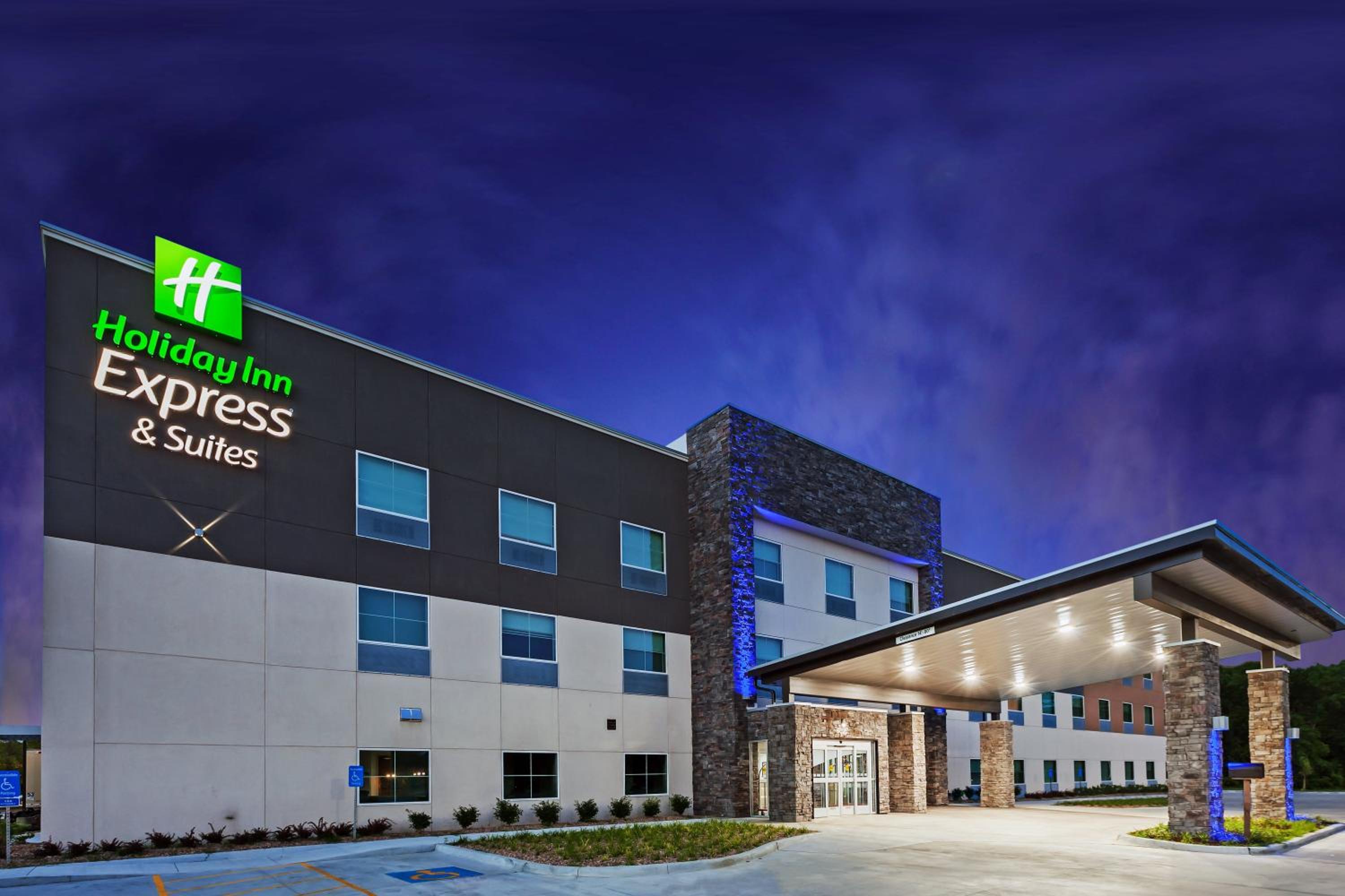 Hotel Holiday Inn Express & Suites - Coffeyville, an IHG Hotel - Image 1