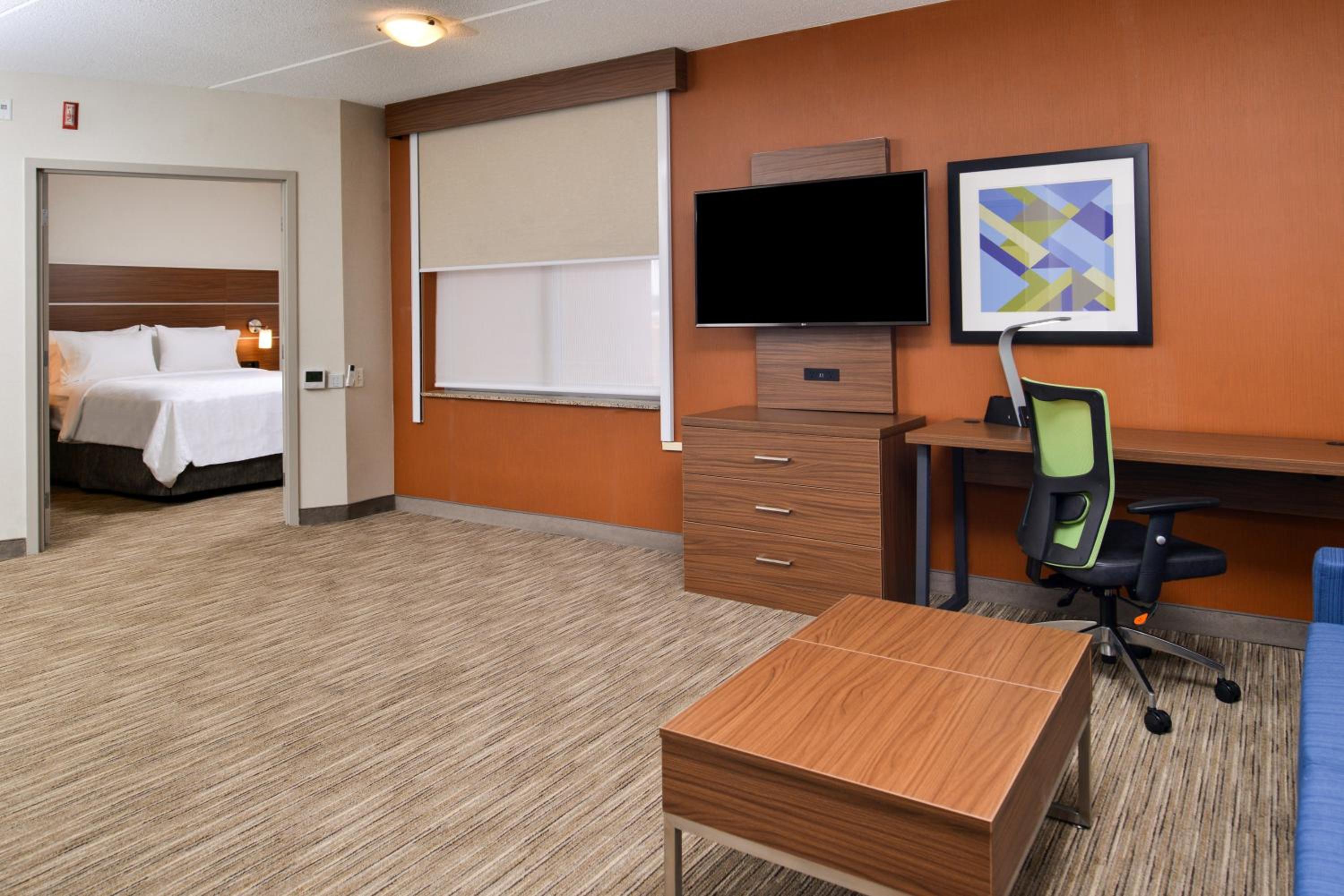 Buffalo Vacations - Holiday Inn Express  Suites Buffalo Downtown, an IHG Hotel - Property Image 7