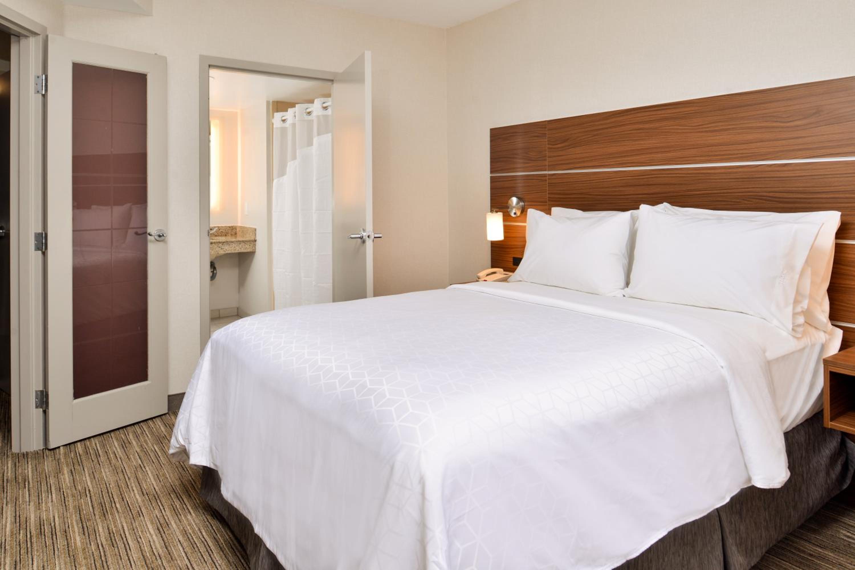 Buffalo Vacations - Holiday Inn Express  Suites Buffalo Downtown, an IHG Hotel - Property Image 3