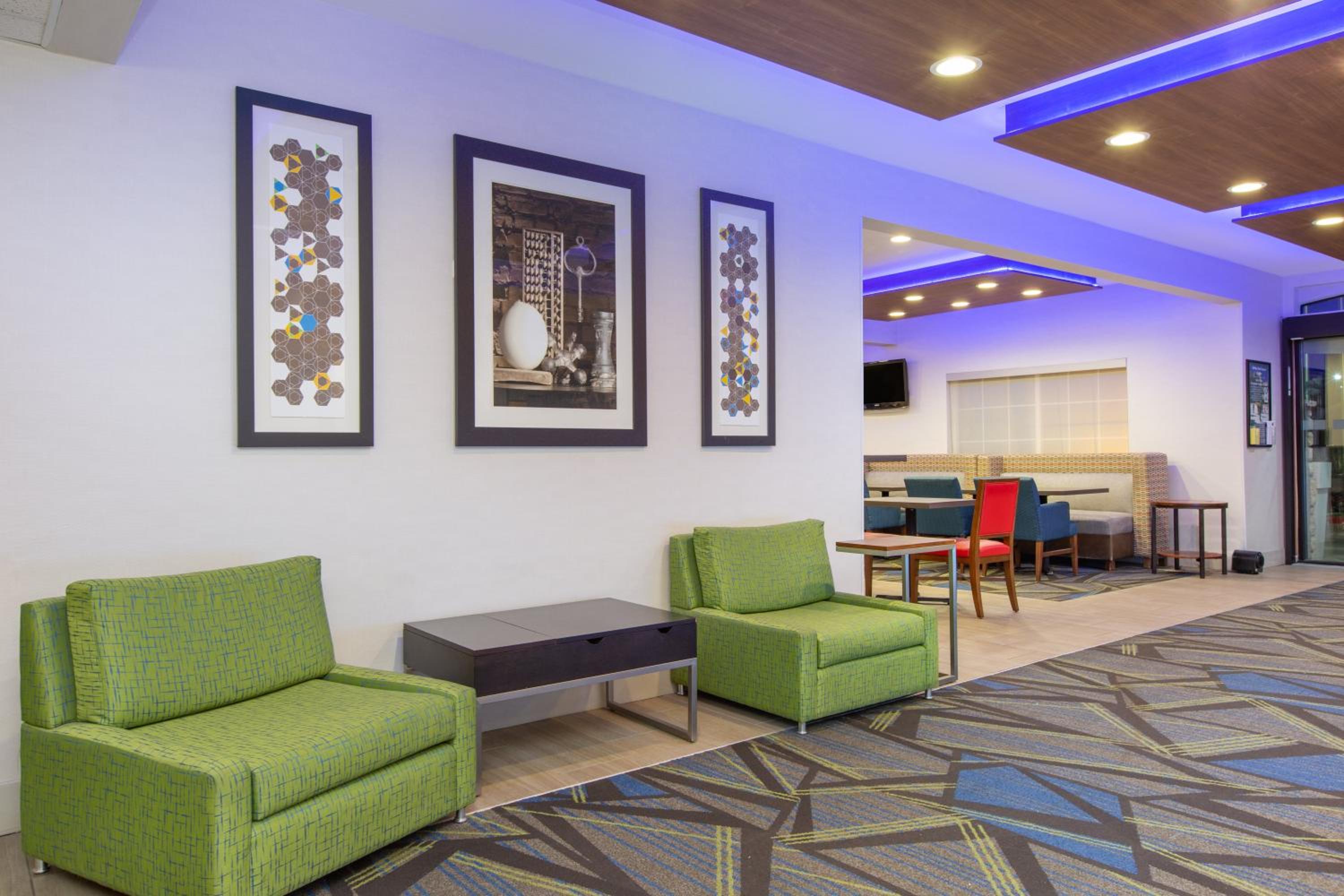 Bishop Vacations - Holiday Inn Express Hotel  Suites Bishop, an IHG Hotel - Property Image 6