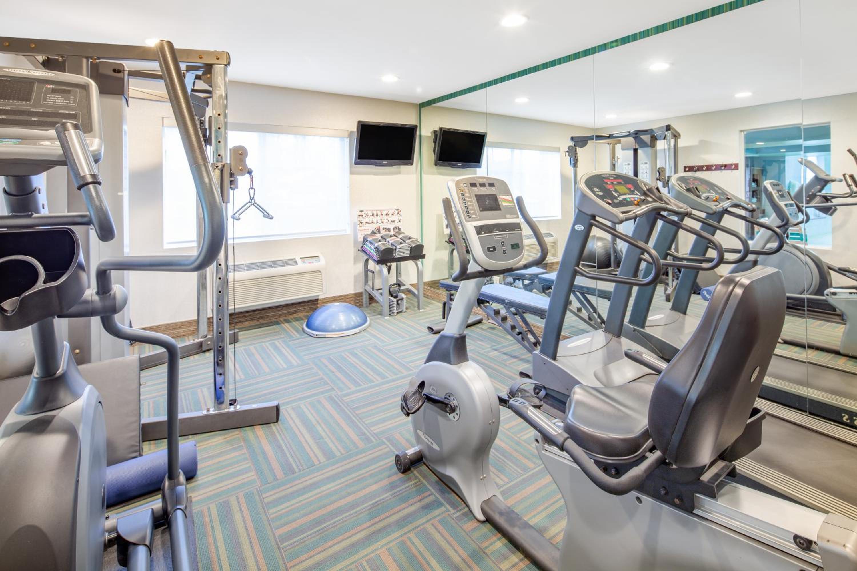 Bishop Vacations - Holiday Inn Express Hotel  Suites Bishop, an IHG Hotel - Property Image 4