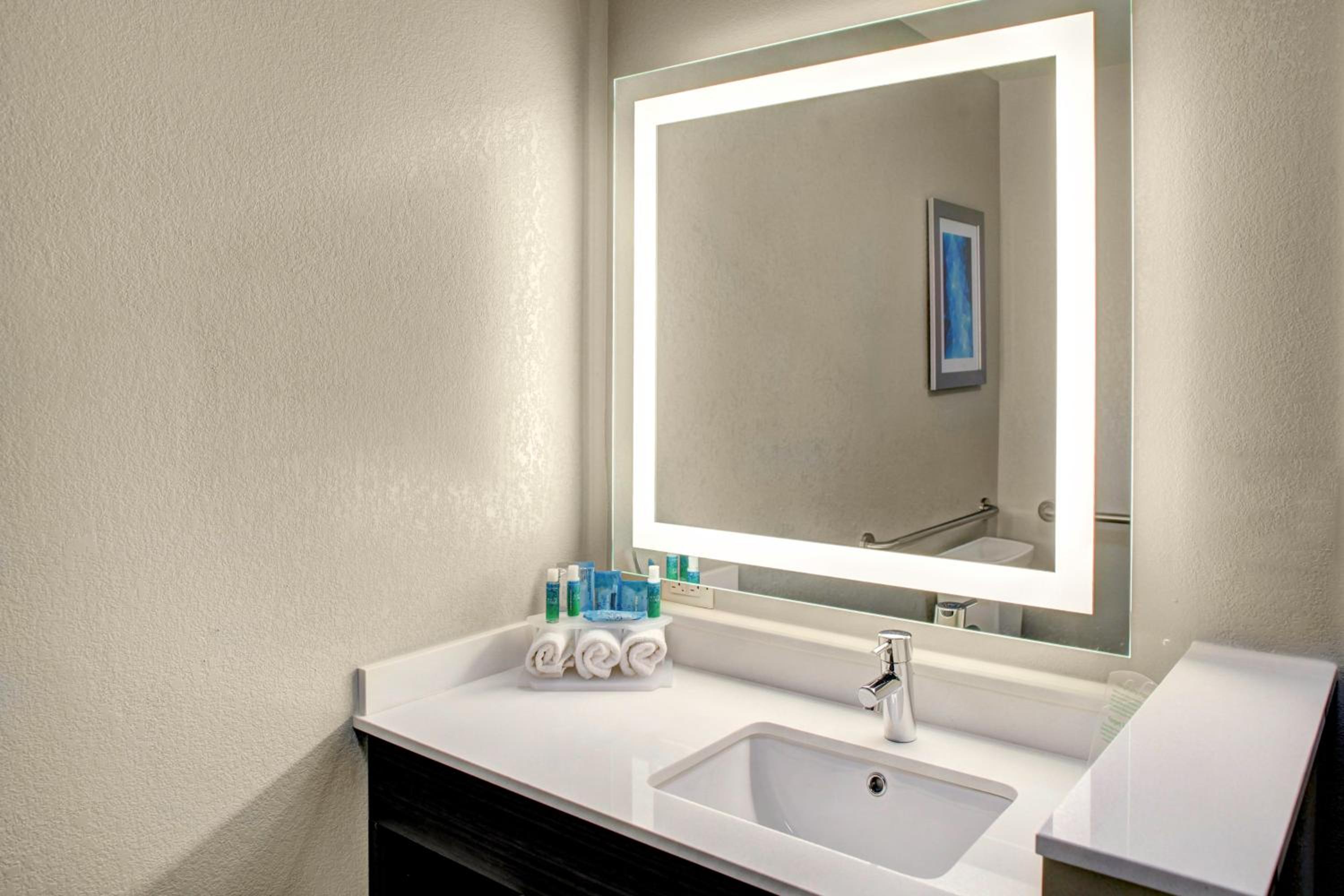 Holiday Inn Express & Suites Coldwater by IHG